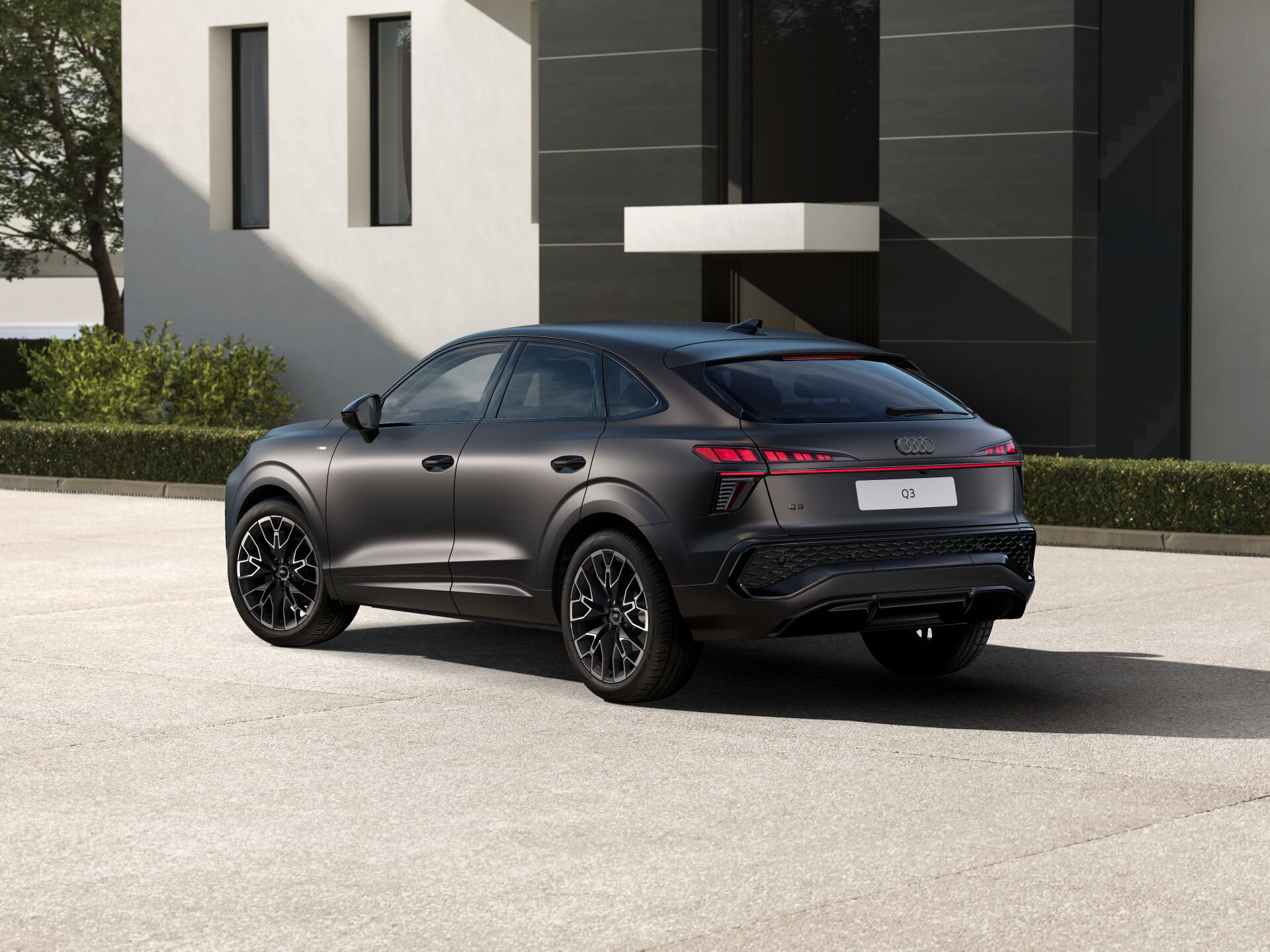 Q3 Sportback EXTERIOR-REAR-3-4