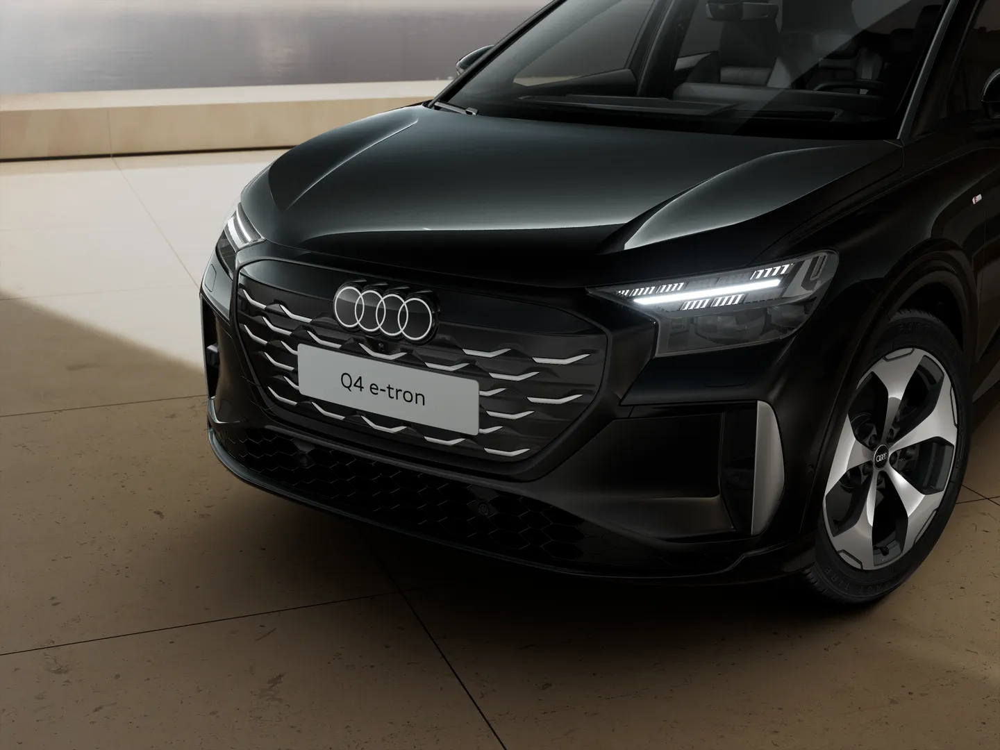 Audi Q4 SUV e-tron e-tron quattro 220 kW in Scheinwerferansicht