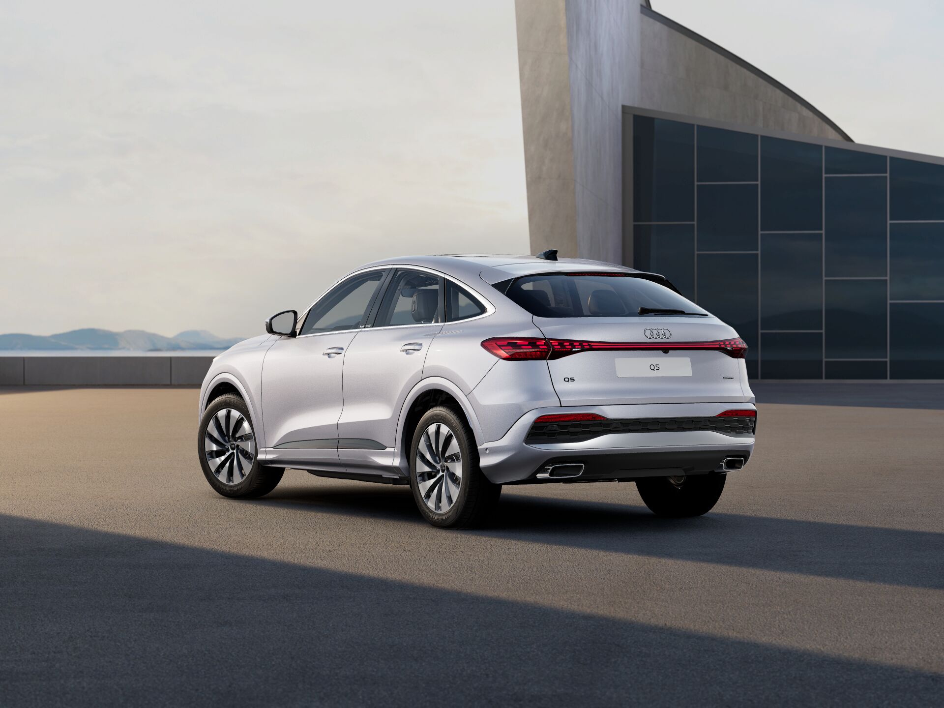 Q5 Sportback EXTERIOR-REAR-3-4