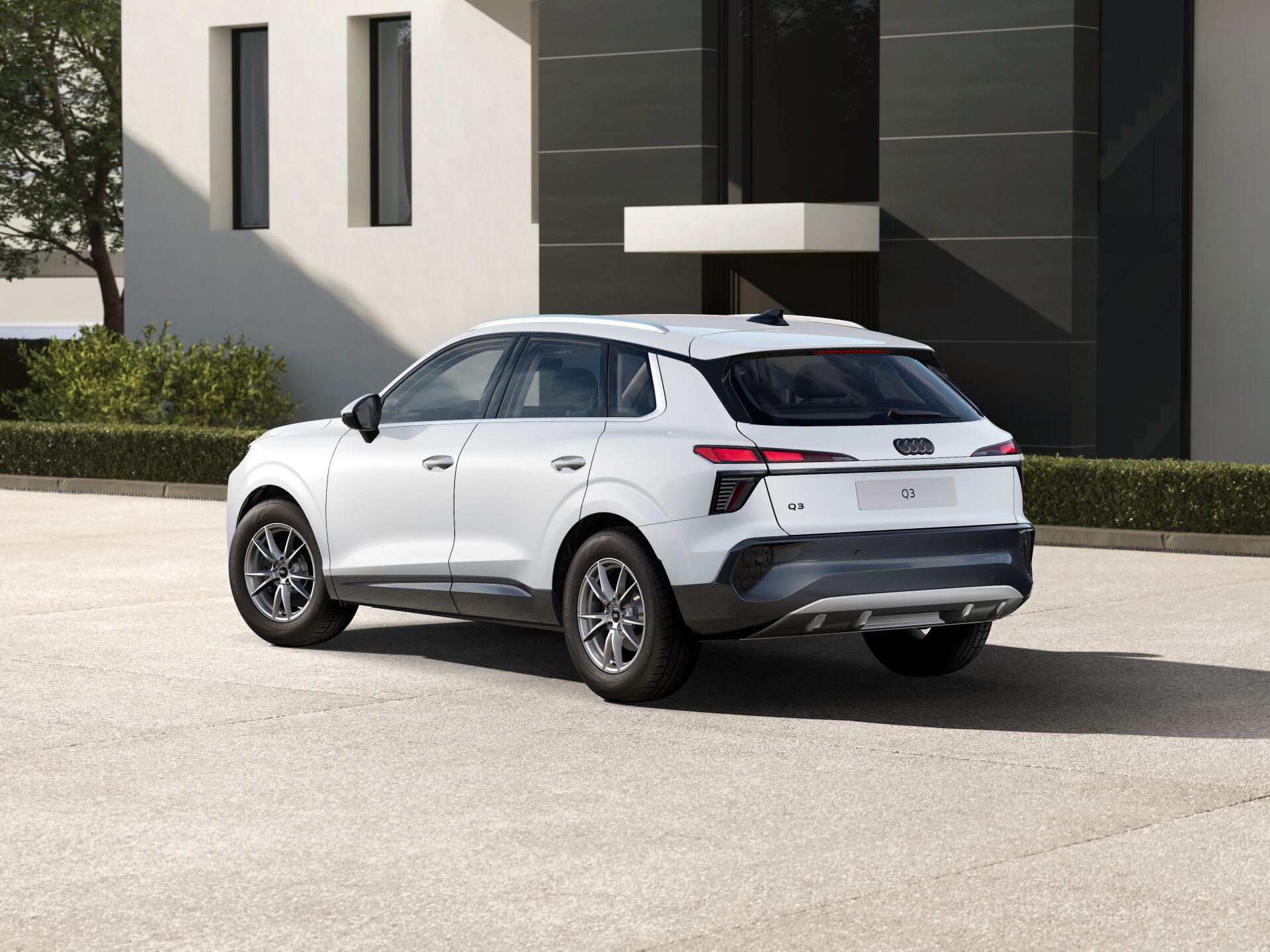 Q3 SUV EXTERIOR-REAR-3-4