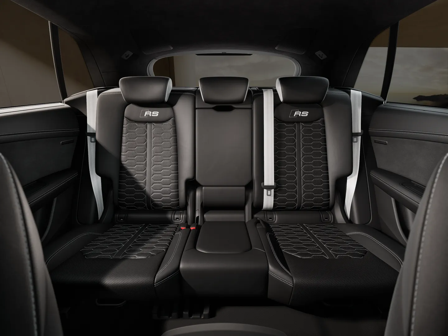 Zdjęcie Audi RS Q8 SUV RS Q8 SUV performance 471 kW tiptronic – Ujęcie: tylne fotele