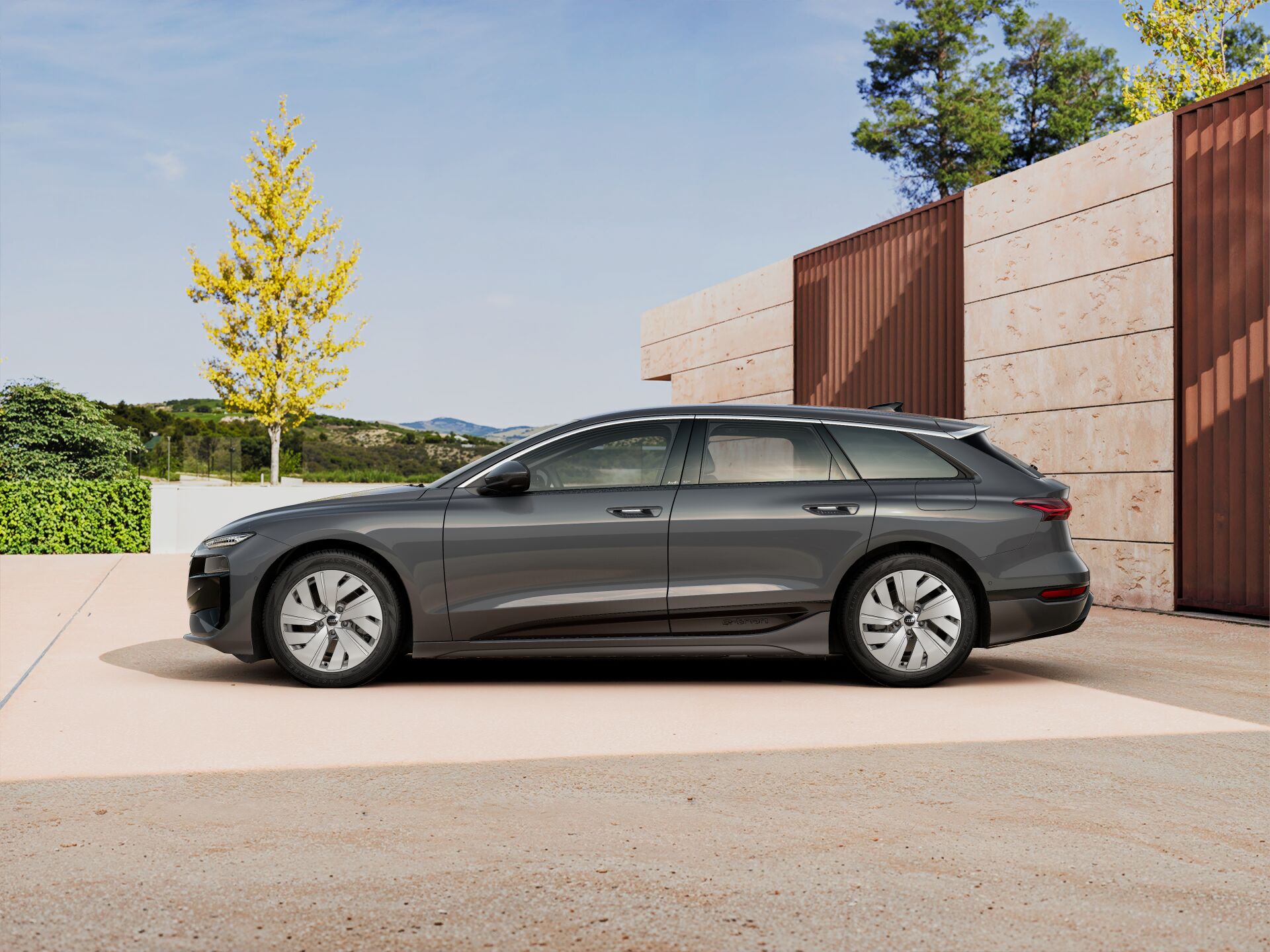 A6 Avant e-tron EXTERIOR-PARALLEL-SIDE
