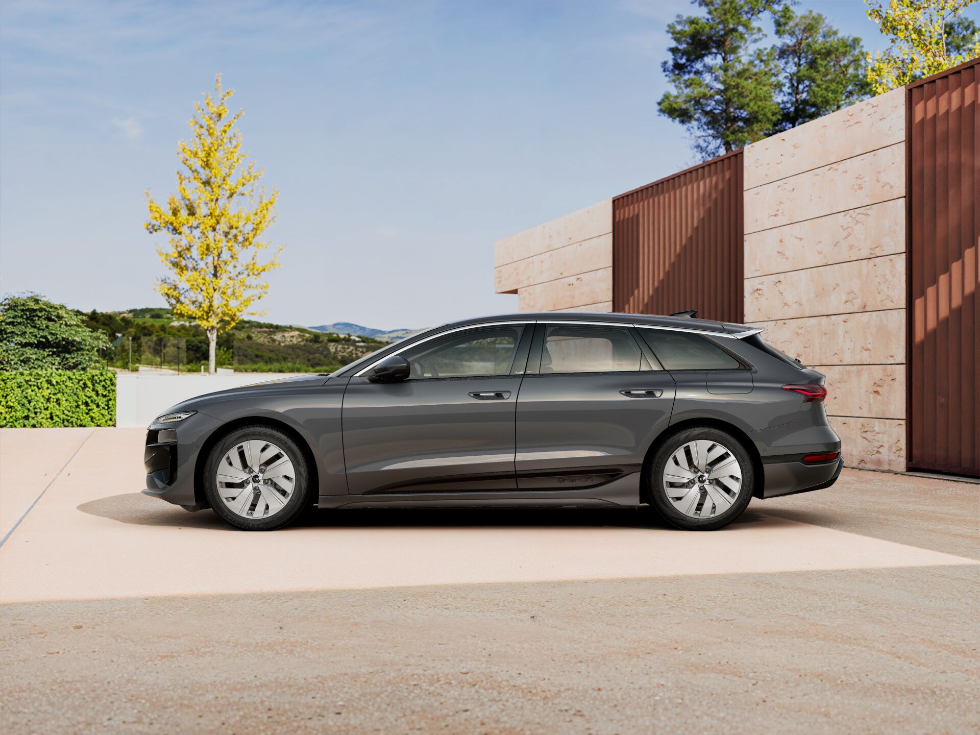 Audi A6 Avant e-tron EXTERIOR-PARALLEL-SIDE