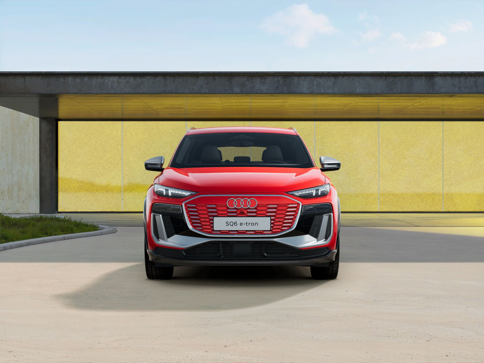 SQ6 e-tron EXTERIOR-FRONT-FRONT