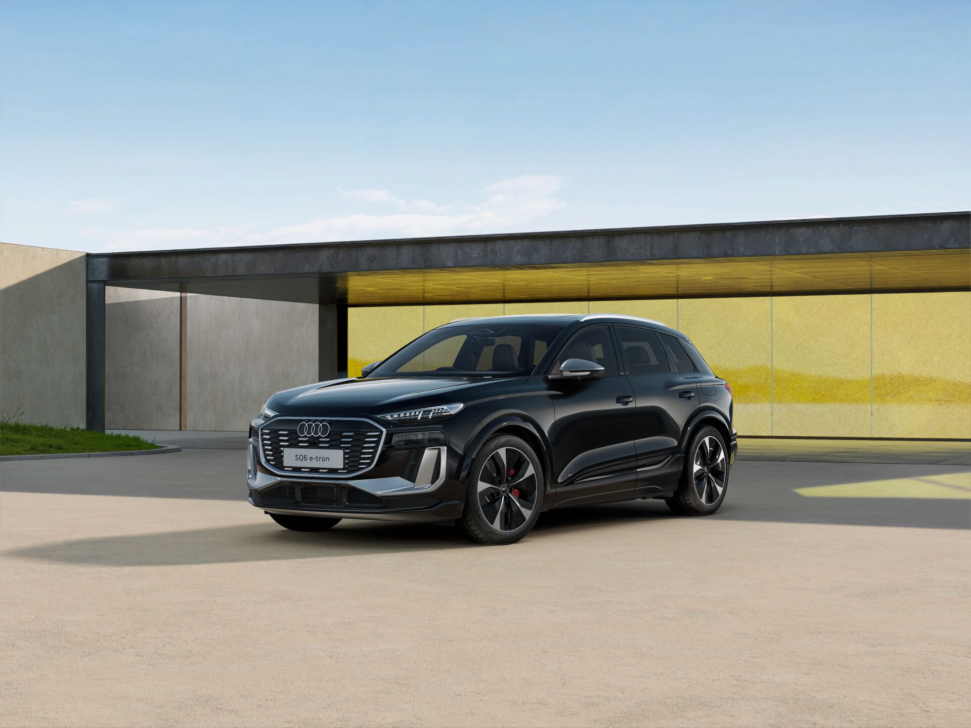 SQ6 SUV e-tron EXTERIOR-FRONT-3-4