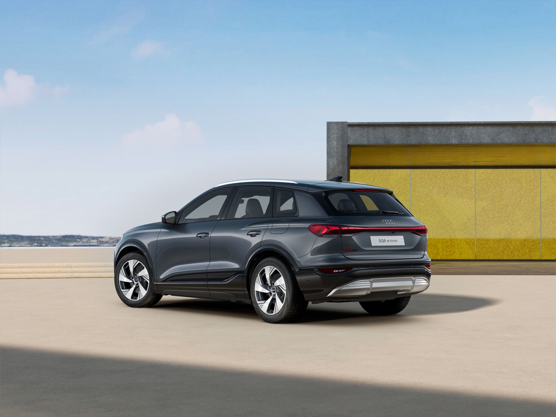 SQ6 e-tron EXTERIOR-REAR-3-4