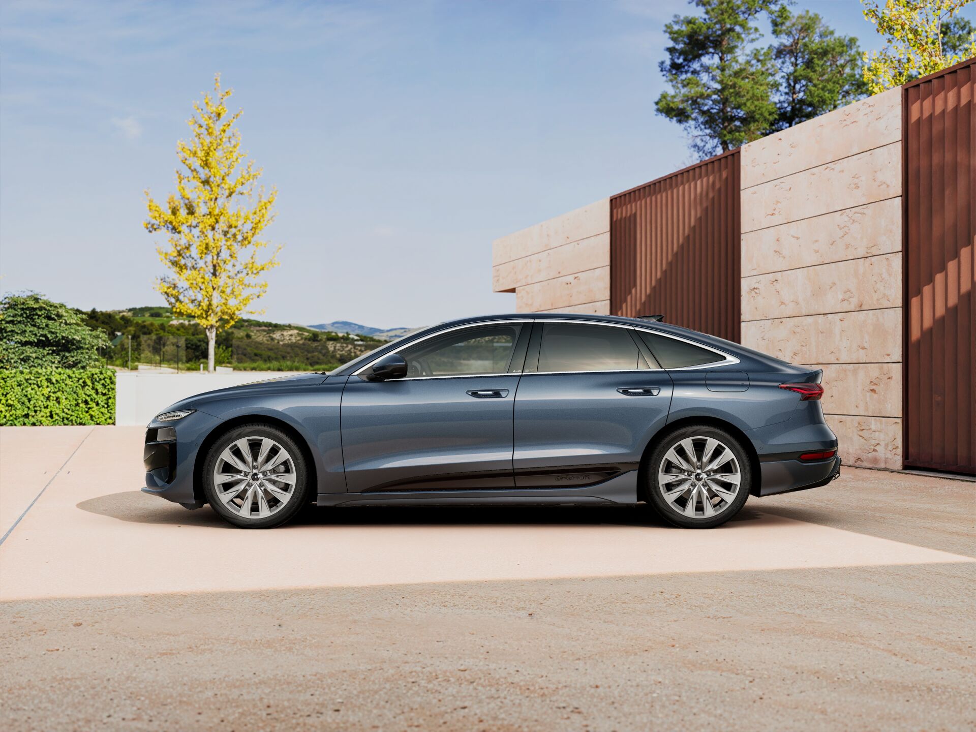 A6 Sportback e-tron EXTERIOR-PARALLEL-SIDE