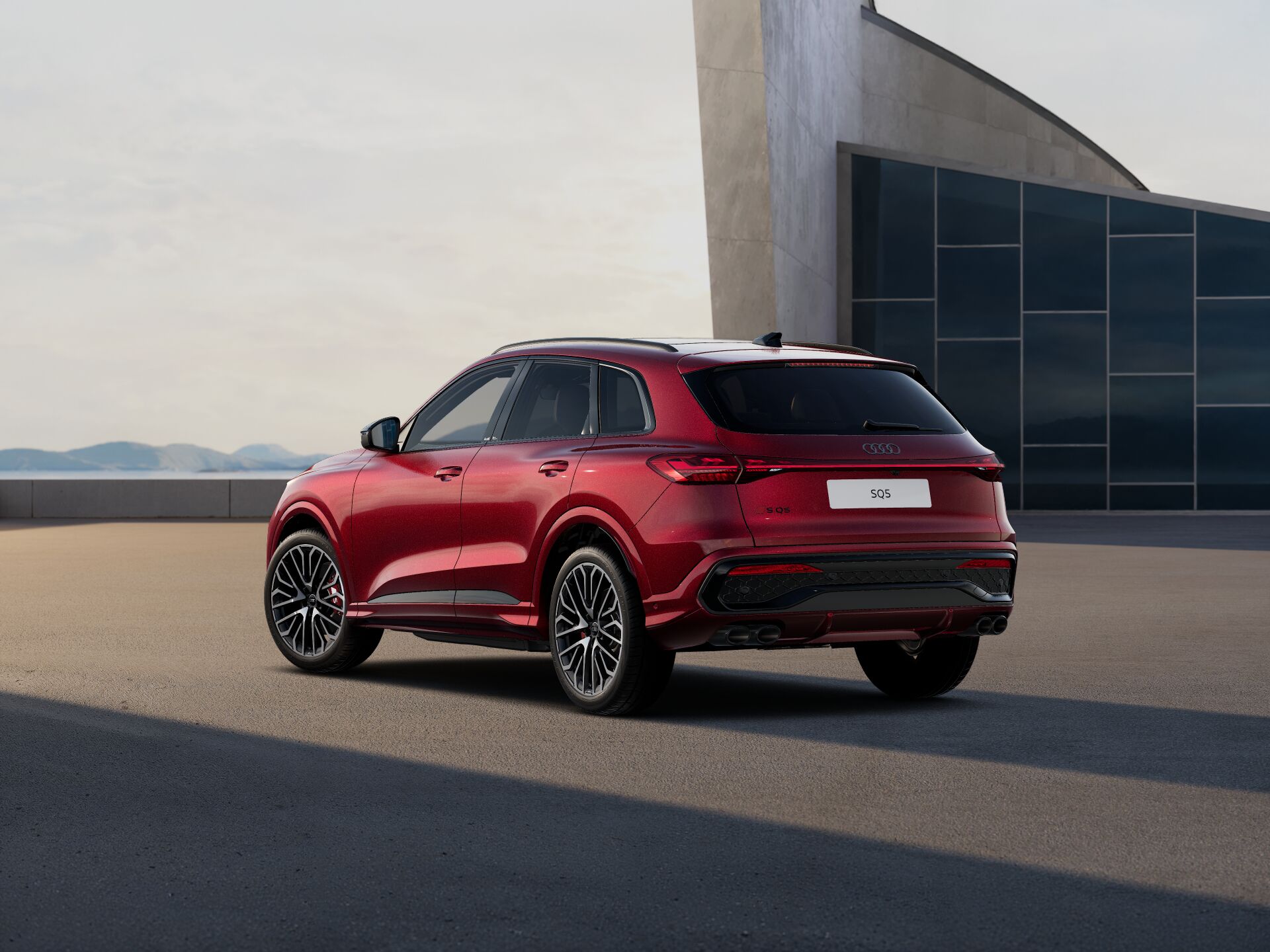 SQ5 SUV EXTERIOR-REAR-3-4