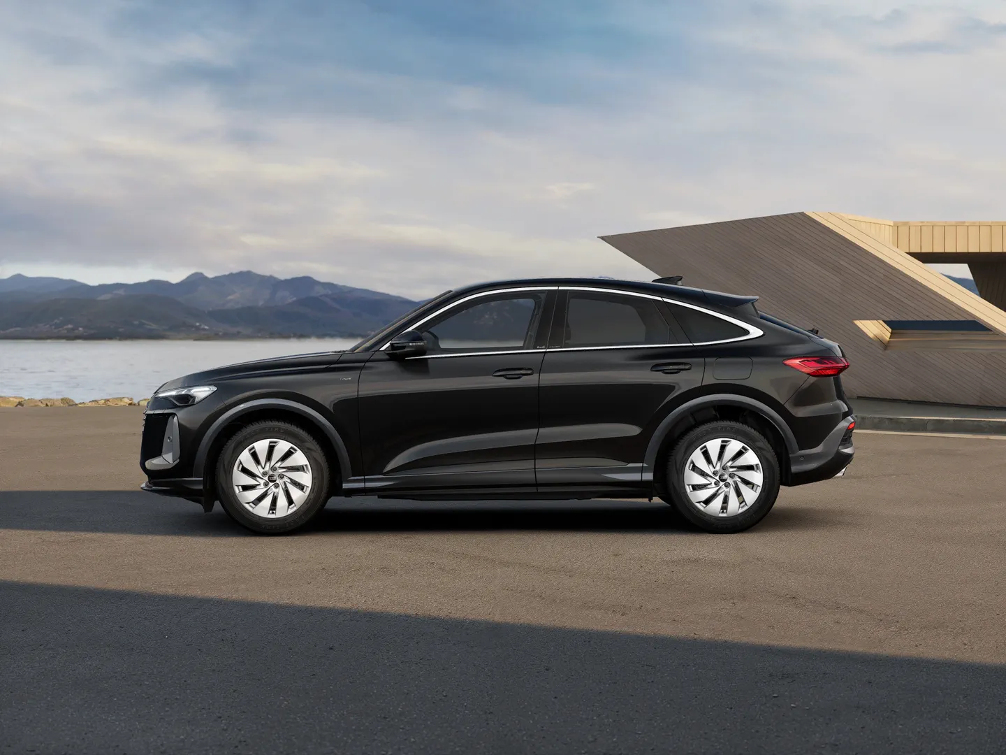 Zdjęcie&nbsp;Audi Q5 Sportback e-hybrid&nbsp;e-hybrid quattro 220 kW S tronic&nbsp;– Ujęcie: bok