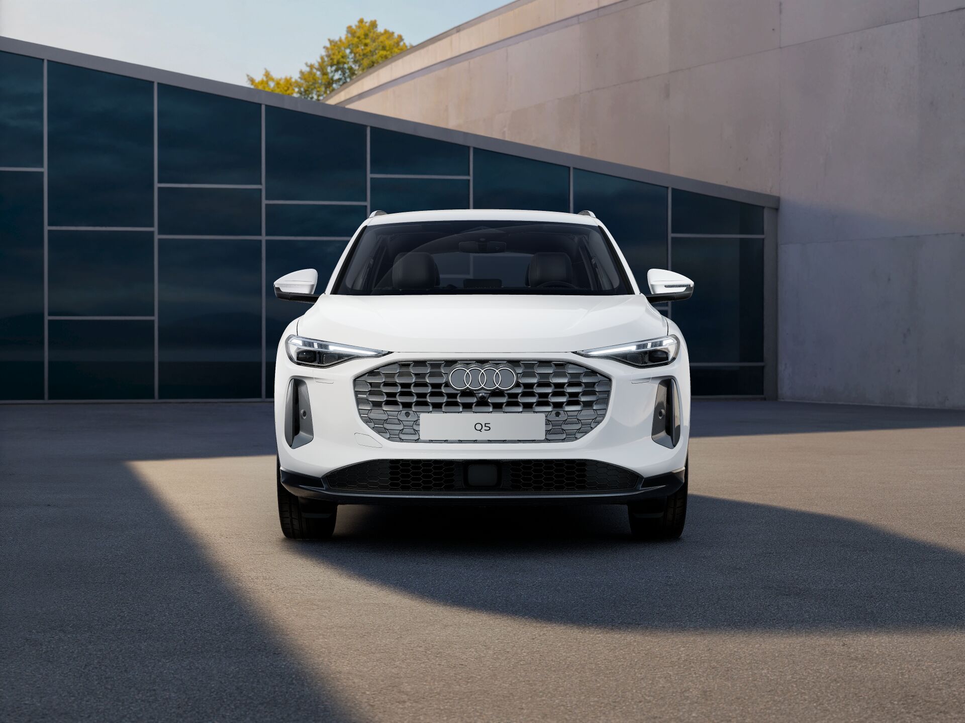 Q5 SUV EXTERIOR-FRONT-FRONT
