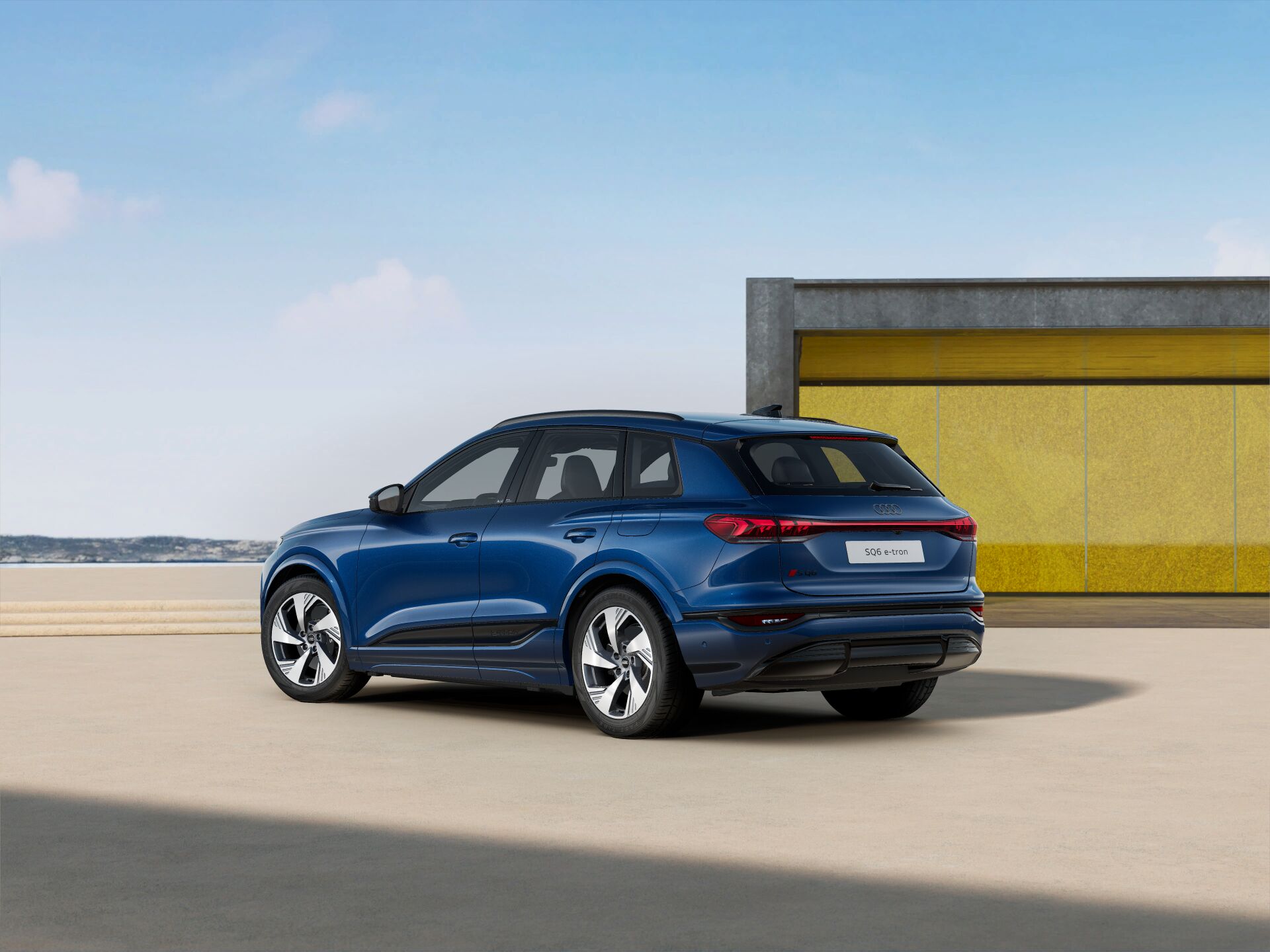 SQ6 e-tron EXTERIOR-REAR-3-4