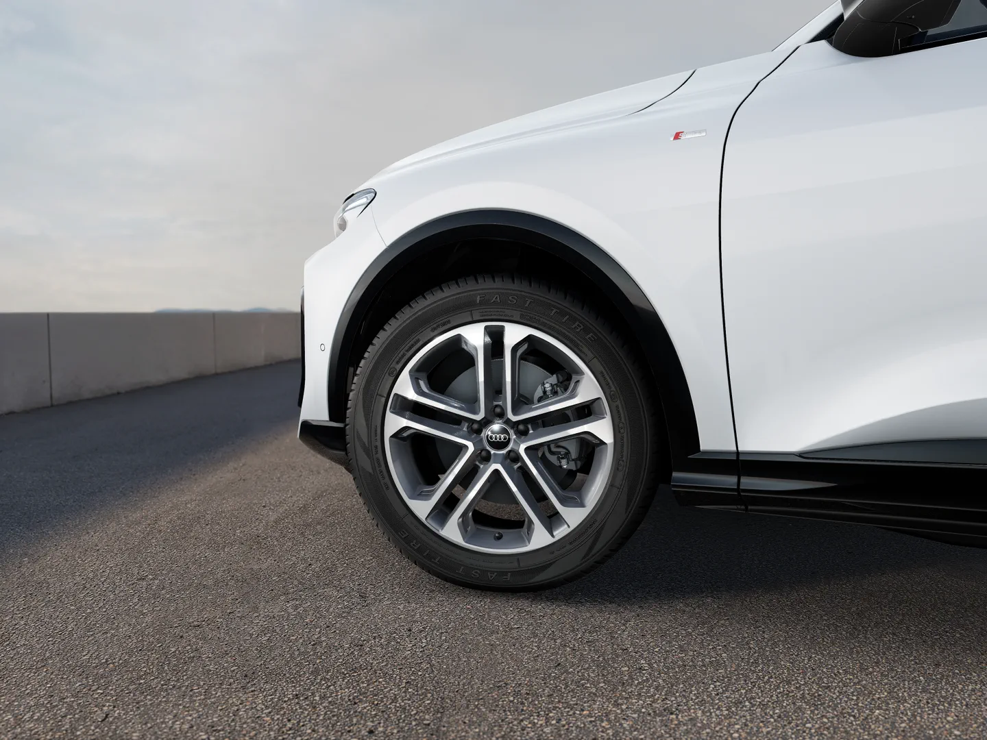 Zdjęcie&nbsp;Audi Q5 Sportback&nbsp;TFSI 150 kW S tronic&nbsp;– Ujęcie: obręcze