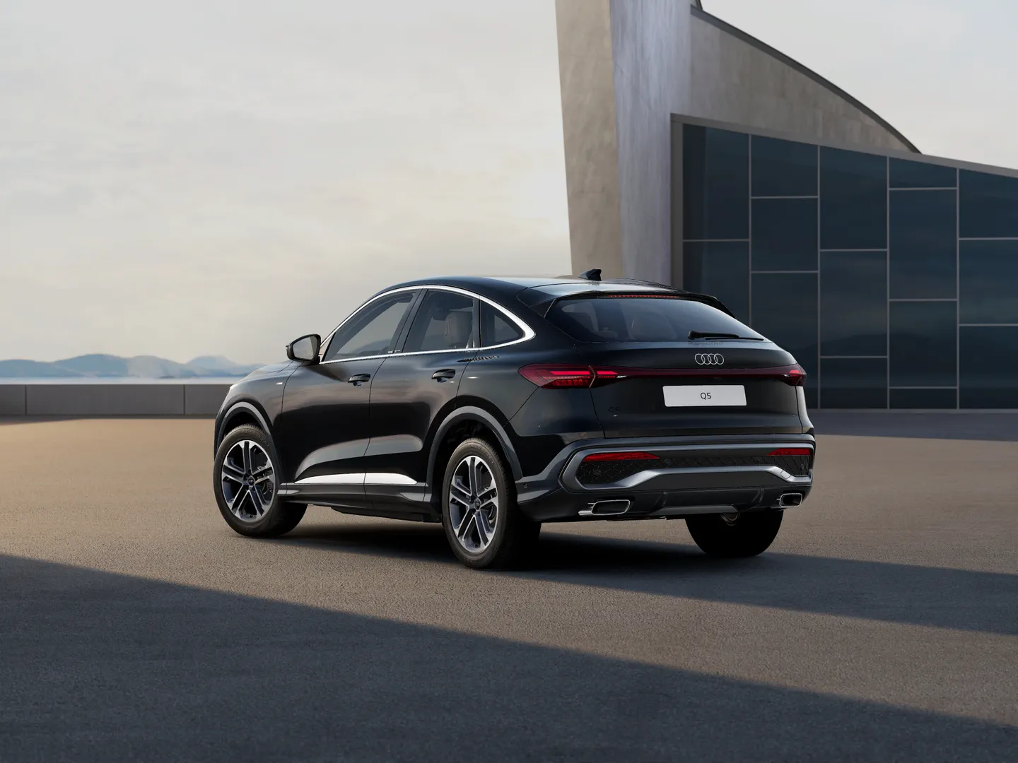 Zdjęcie&nbsp;Audi Q5 Sportback&nbsp;TFSI 150 kW S tronic&nbsp;– Ujęcie: tył 3/4