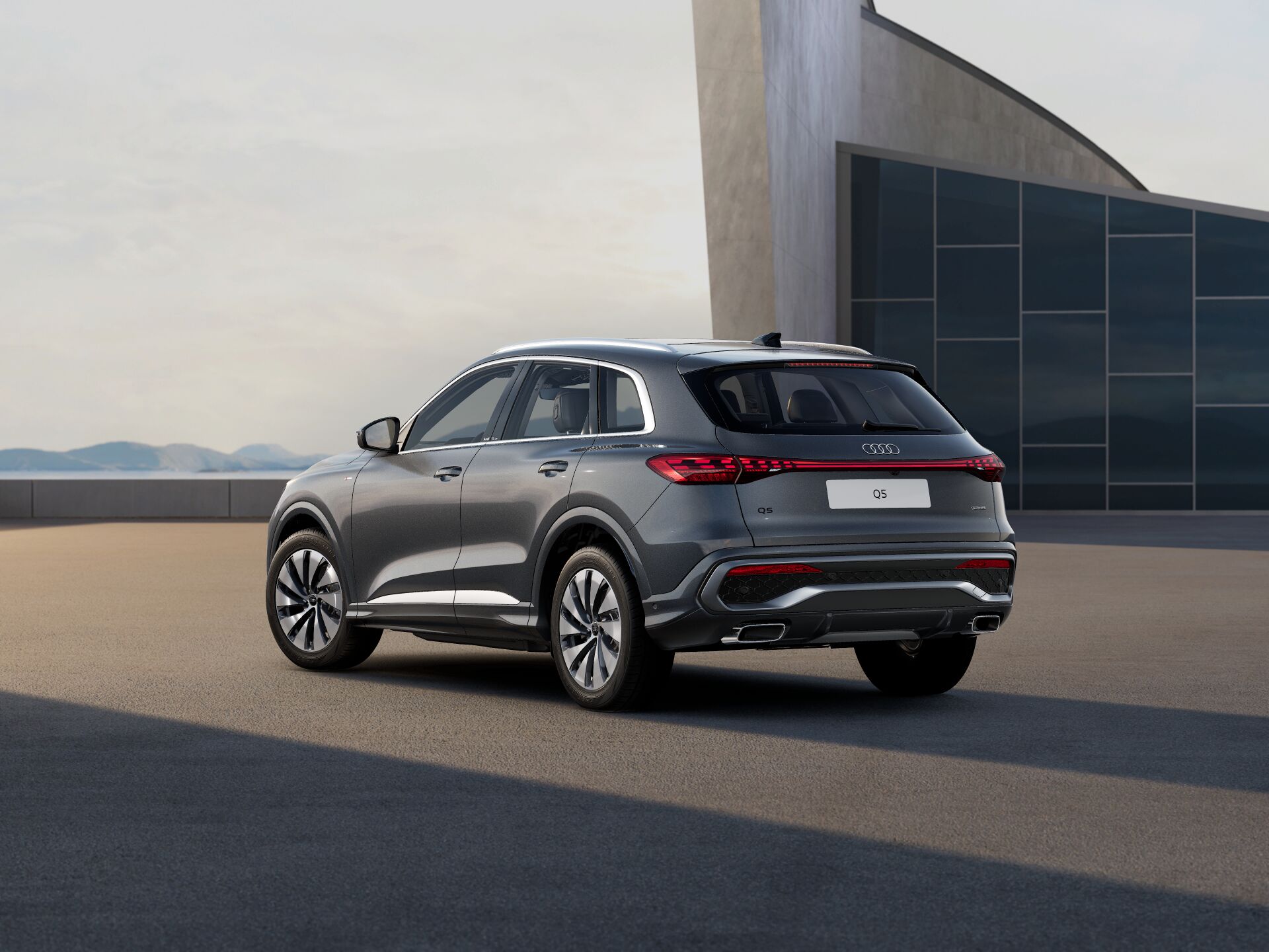 Q5 EXTERIOR-REAR-3-4