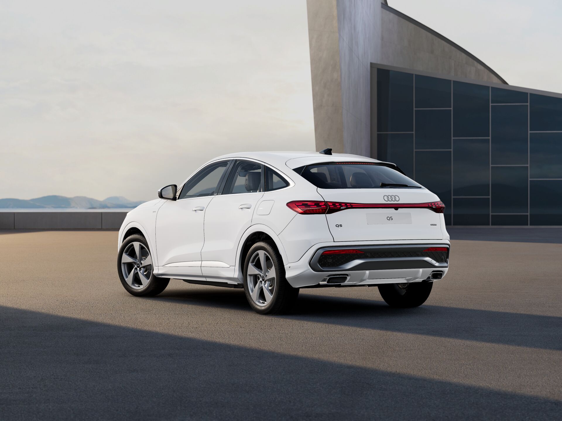 Nuova Q5 Sportback e-hybrid EXTERIOR-REAR-3-4
