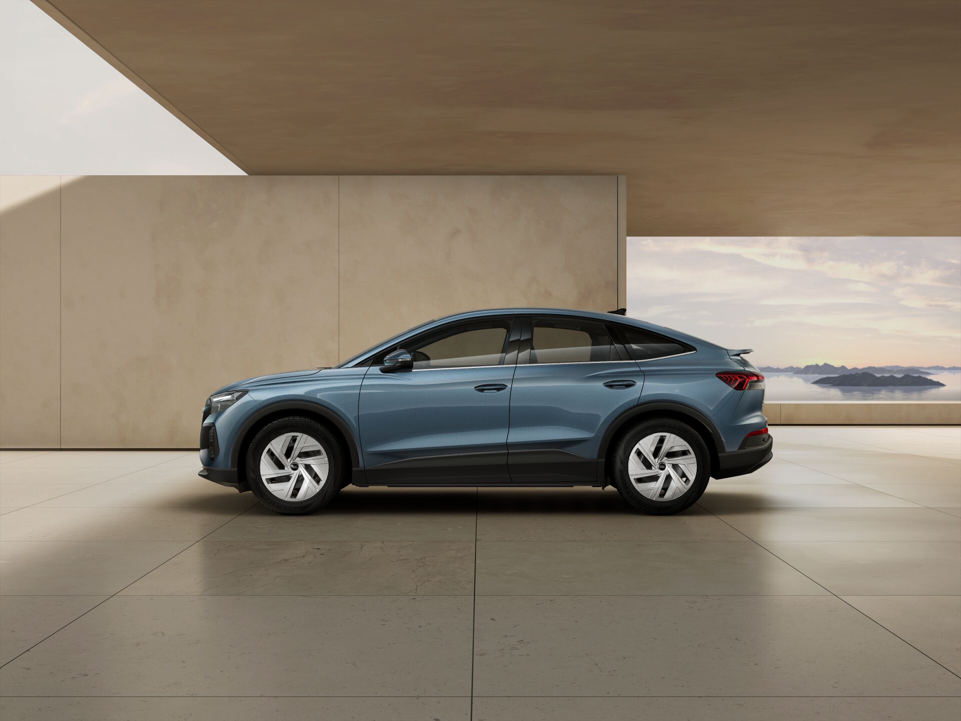 Q4 Sportback e-tron EXTERIOR-PARALLEL-SIDE
