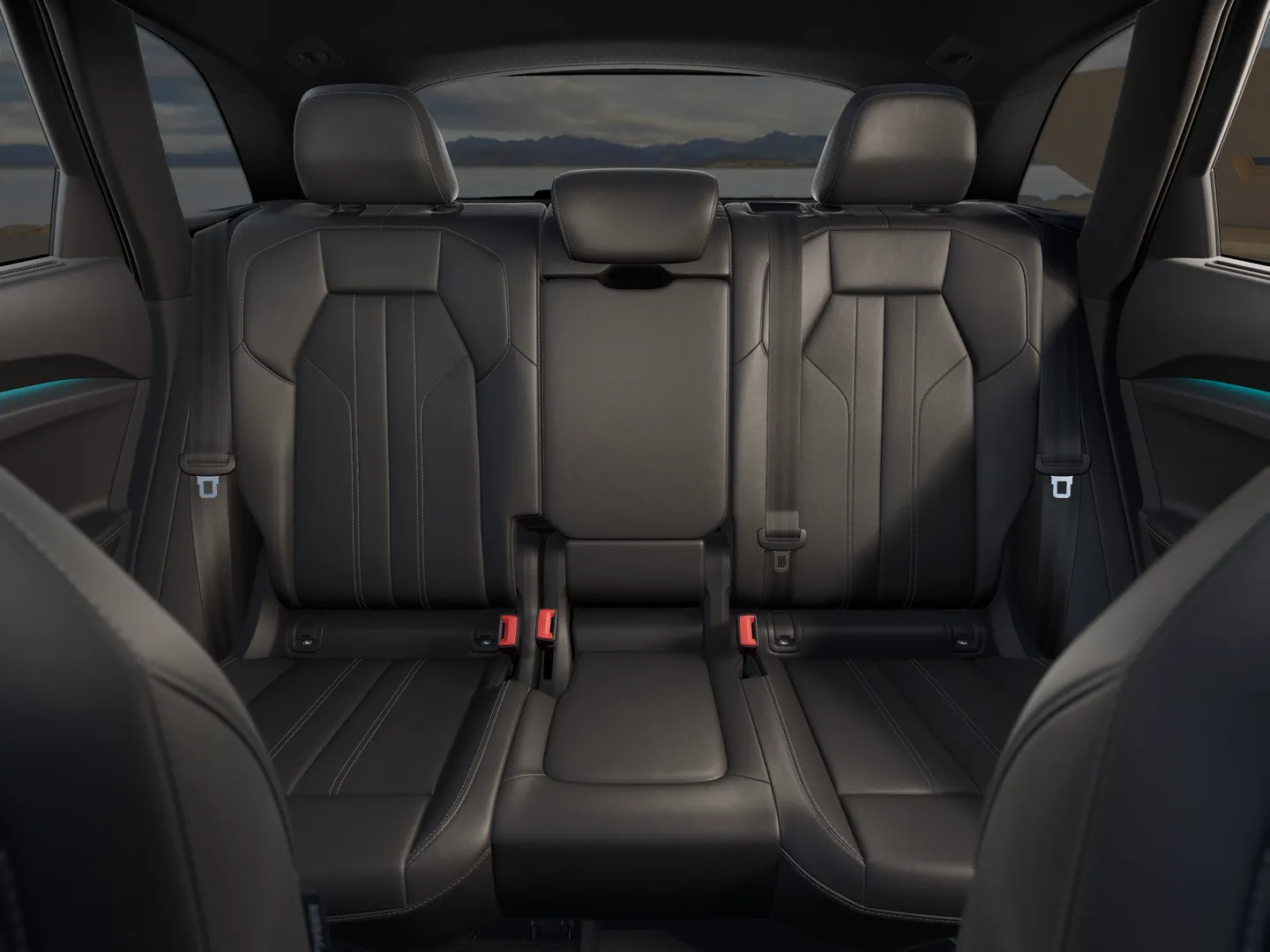 Audi Q5 SUV TDI quattro 150 kW advancedS tronic リヤシート