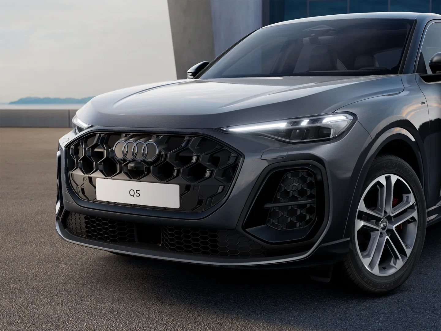 Zdjęcie Audi Q5 Sportback e-hybrid e-hybrid quattro 270 kW S tronic – Ujęcie: reflektory