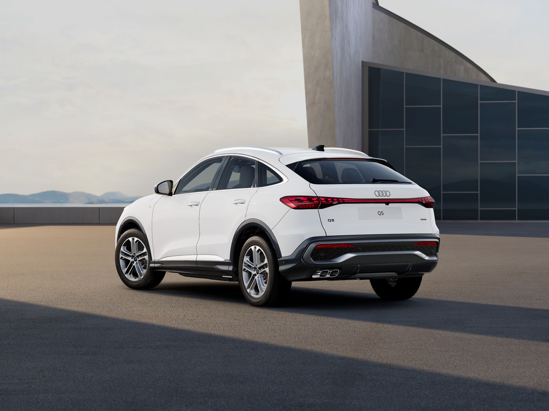 Q5 Sportback EXTERIOR-REAR-3-4