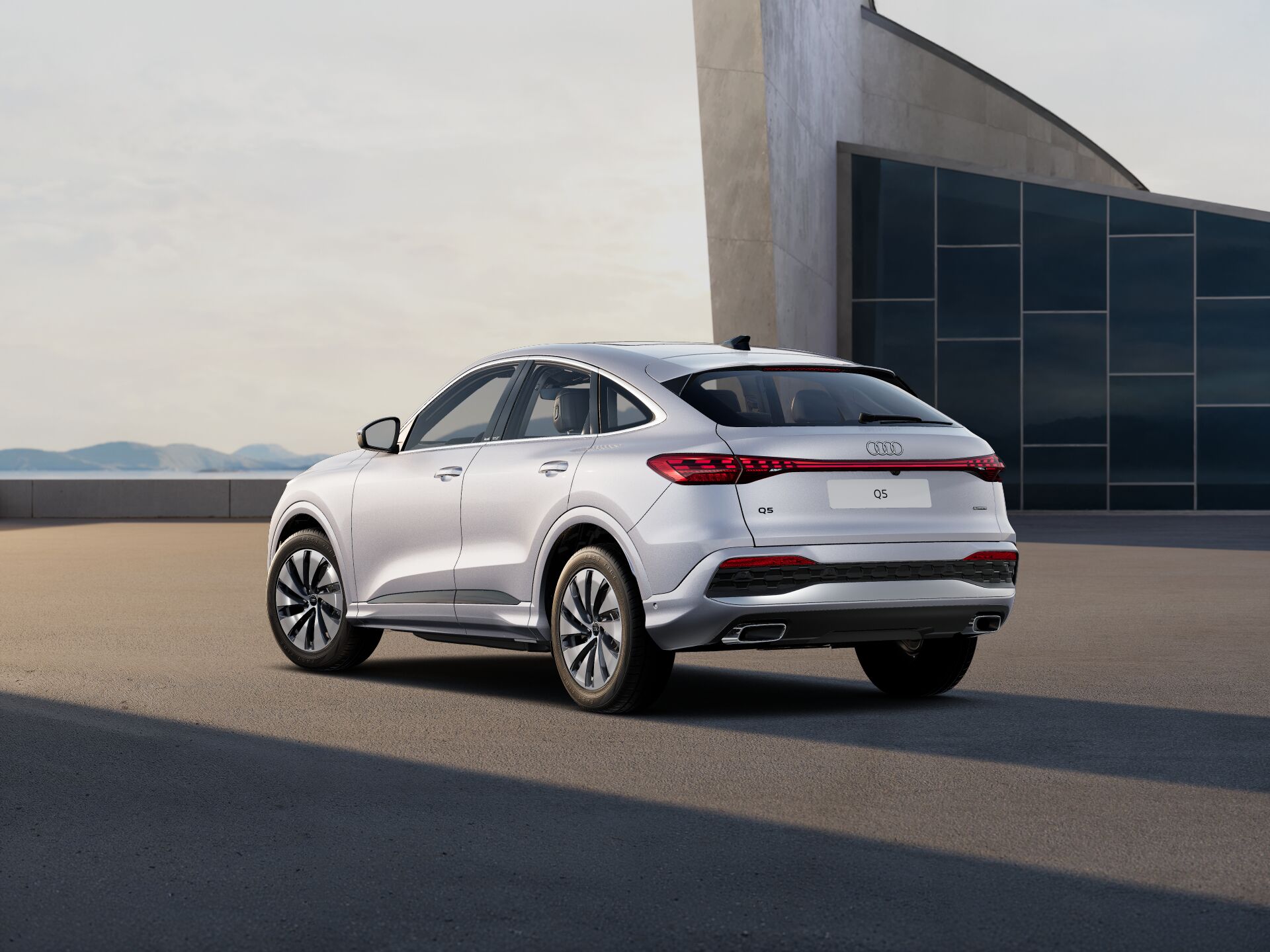 Q5 Sportback EXTERIOR-REAR-3-4