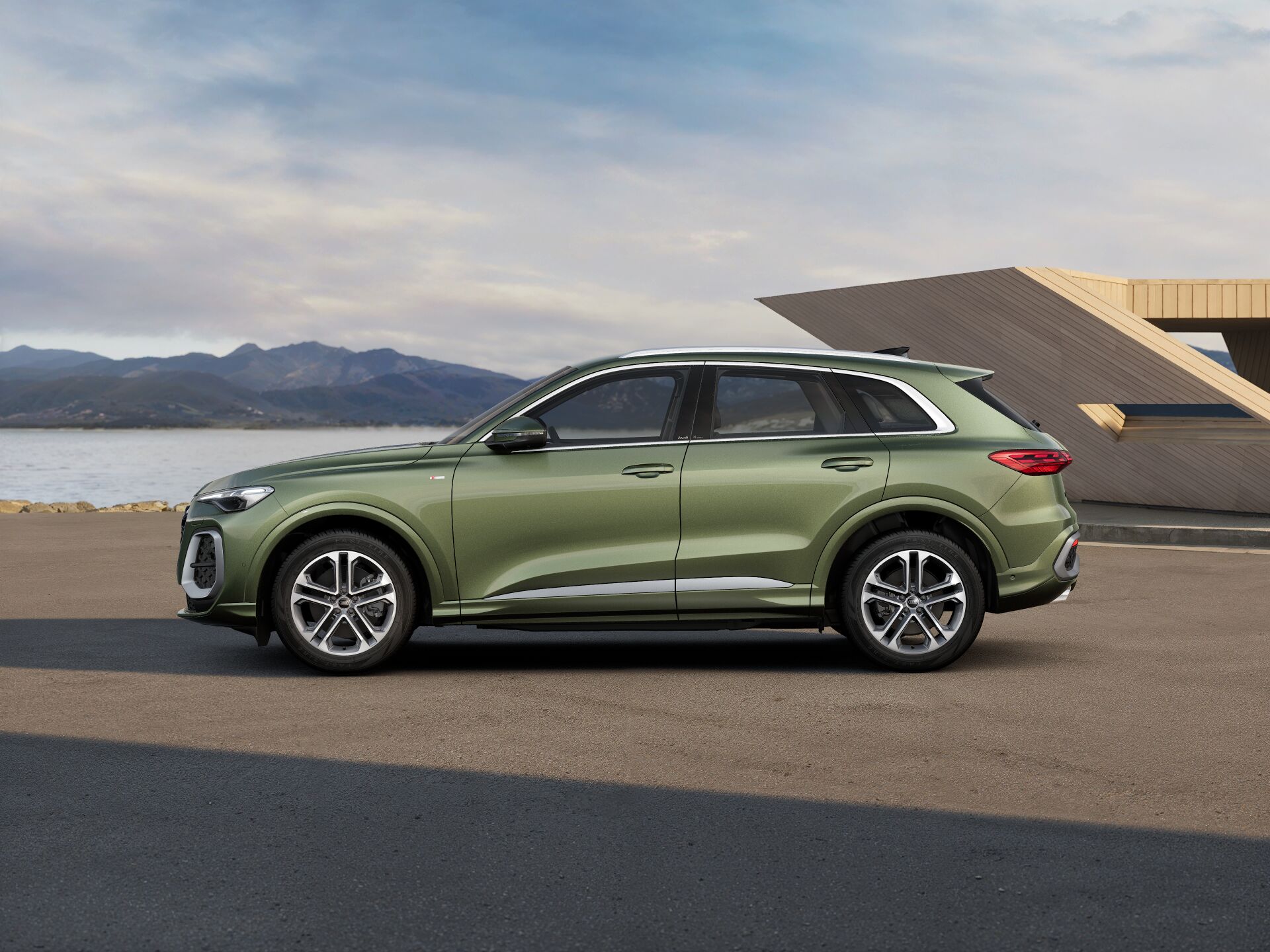 Q5 EXTERIOR-PARALLEL-SIDE
