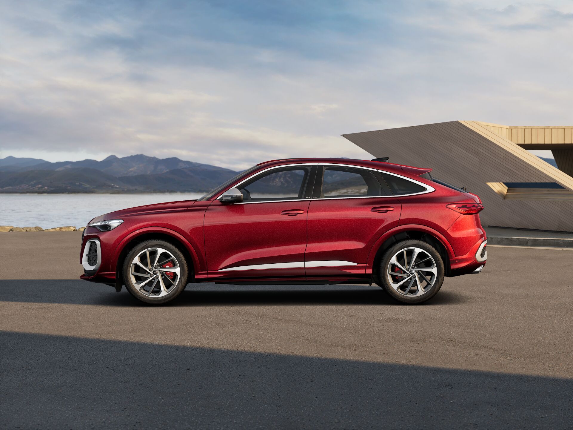SQ5 Sportback EXTERIOR-PARALLEL-SIDE