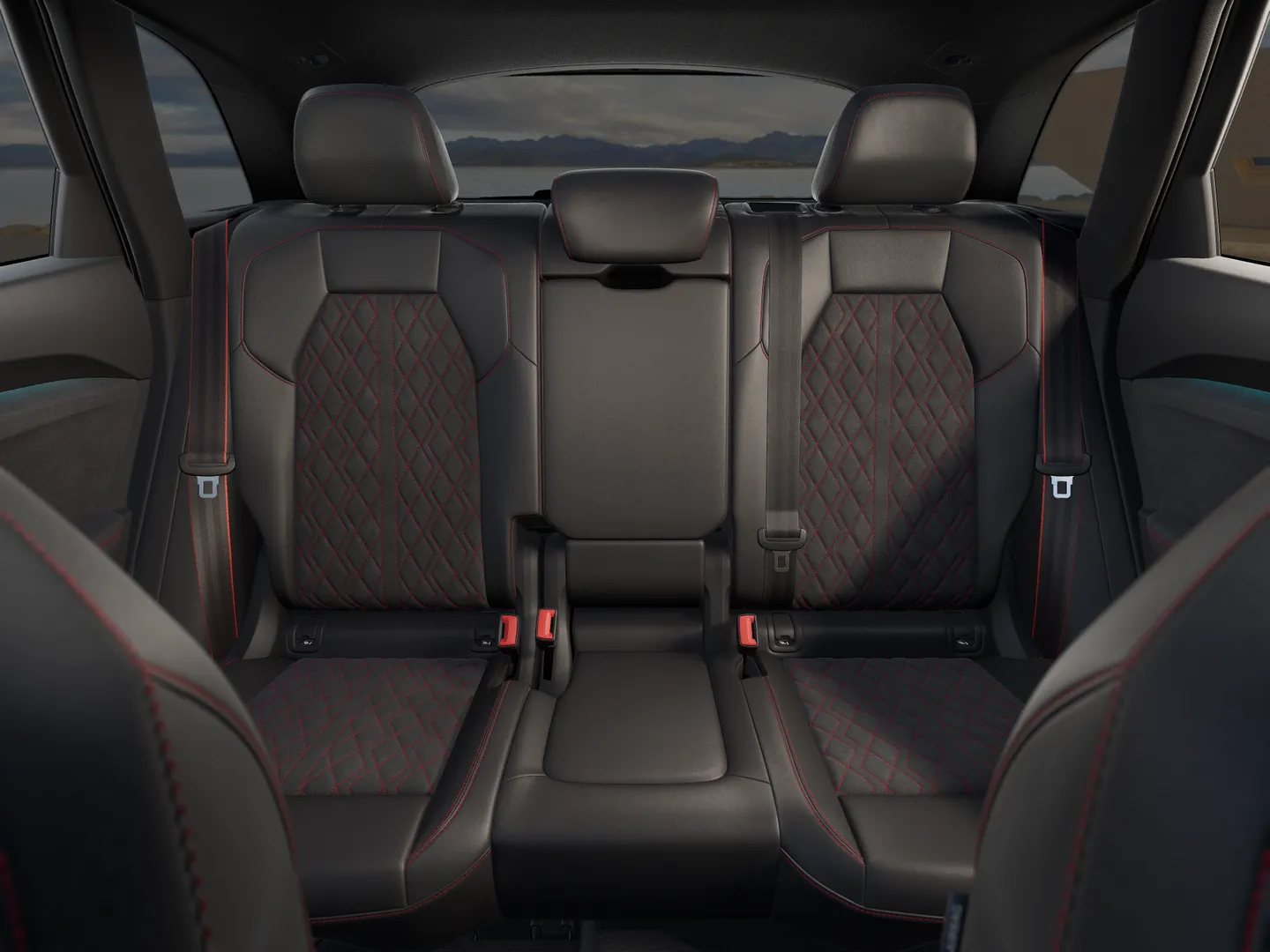 Zdjęcie Audi SQ5 SUV SQ5 SUV TFSI 270 kW S tronic – Ujęcie: tylne fotele