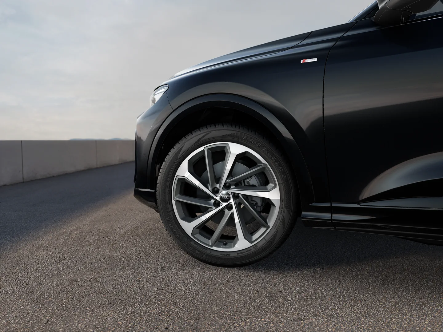 Image about Audi Q5 SUV TFSI S tronic