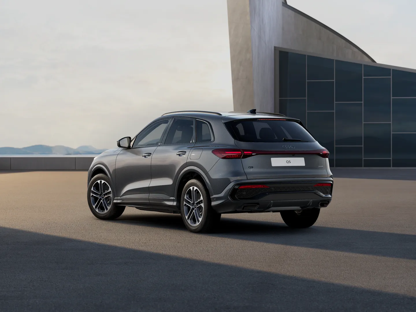 Zdjęcie&nbsp;Audi Q5 SUV e-hybrid&nbsp;e-hybrid quattro 220 kW S tronic&nbsp;– Ujęcie: tył 3/4