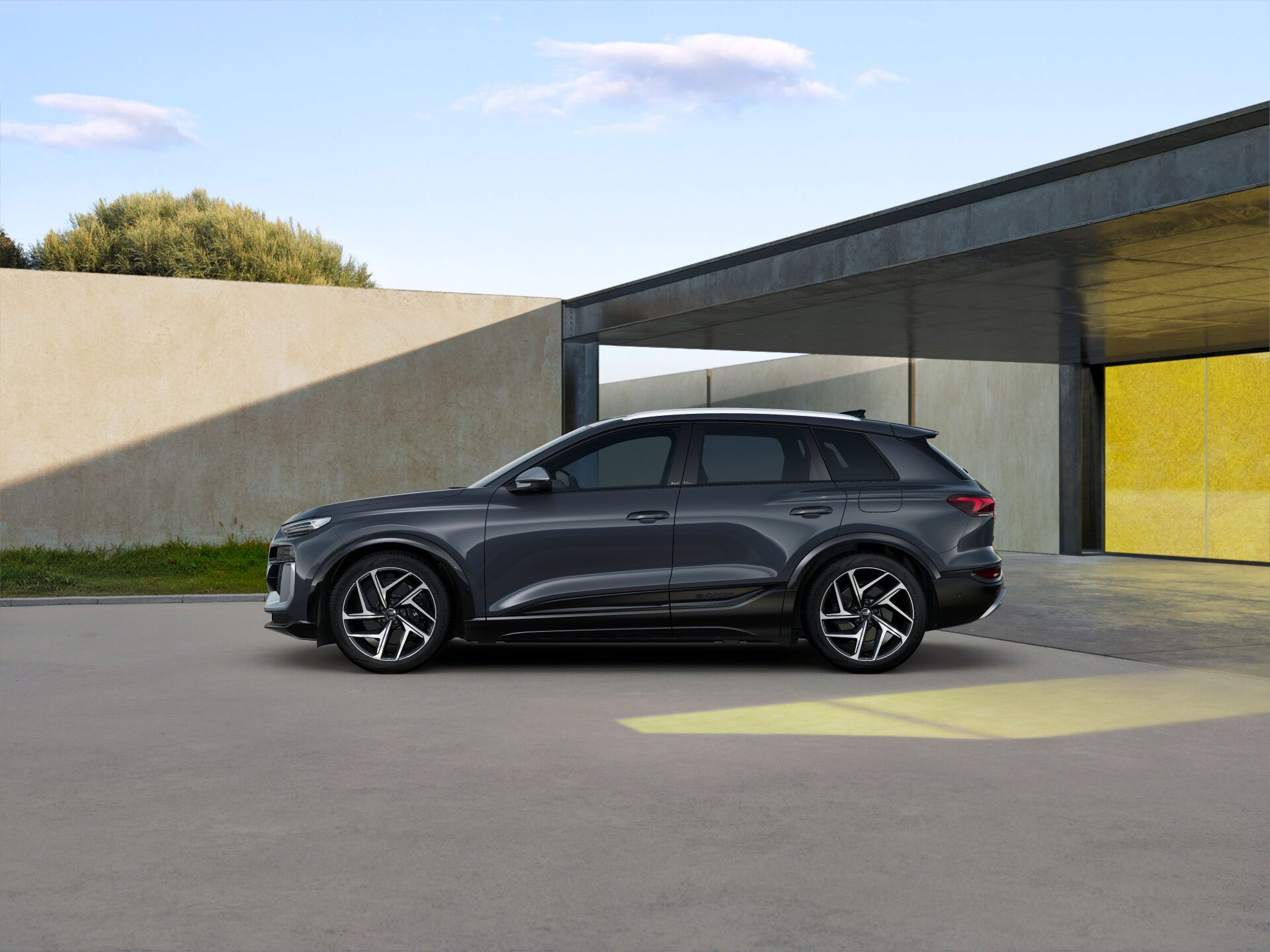SQ6 e-tron EXTERIOR-PARALLEL-SIDE