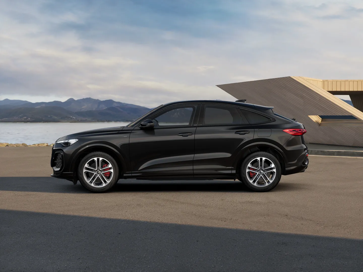 Zdjęcie Audi Q5 Sportback e-hybrid e-hybrid quattro 270 kW S tronic – Ujęcie: bok