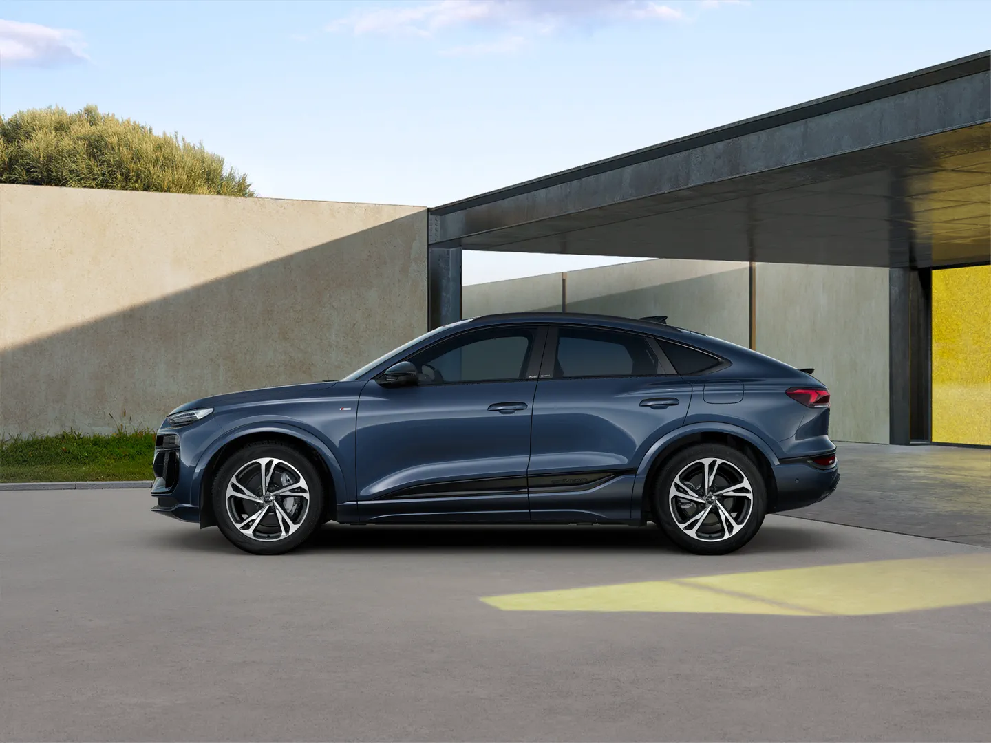 Zdjęcie Audi Q6 Sportback e-tron e-tron 185,00 kW – Ujęcie: bok
