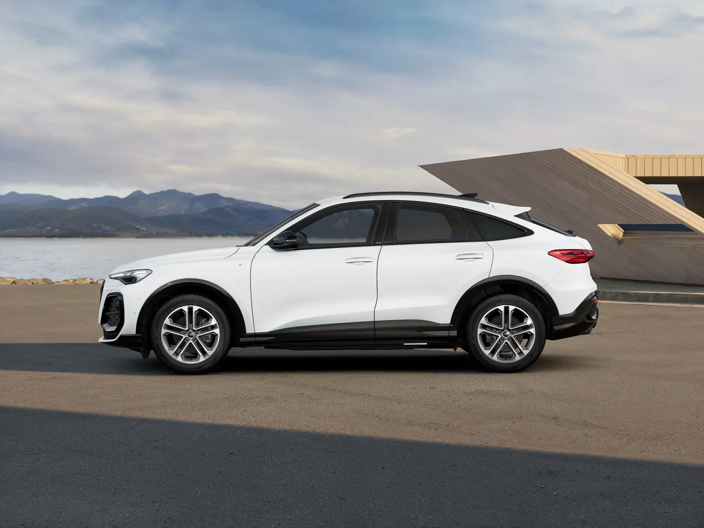 Zdjęcie&nbsp;Audi Q5 Sportback&nbsp;TFSI 150 kW S tronic&nbsp;– Ujęcie: bok