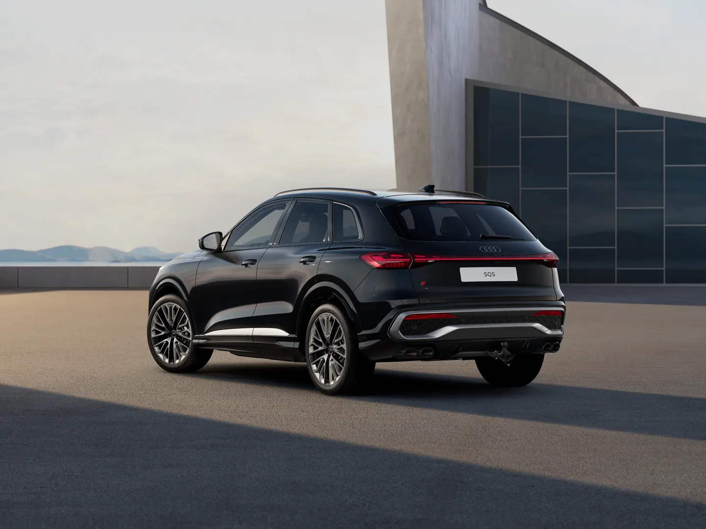 Zdjęcie Audi SQ5 SUV SQ5 SUV TFSI 270 kW S tronic – Ujęcie: tył 3/4