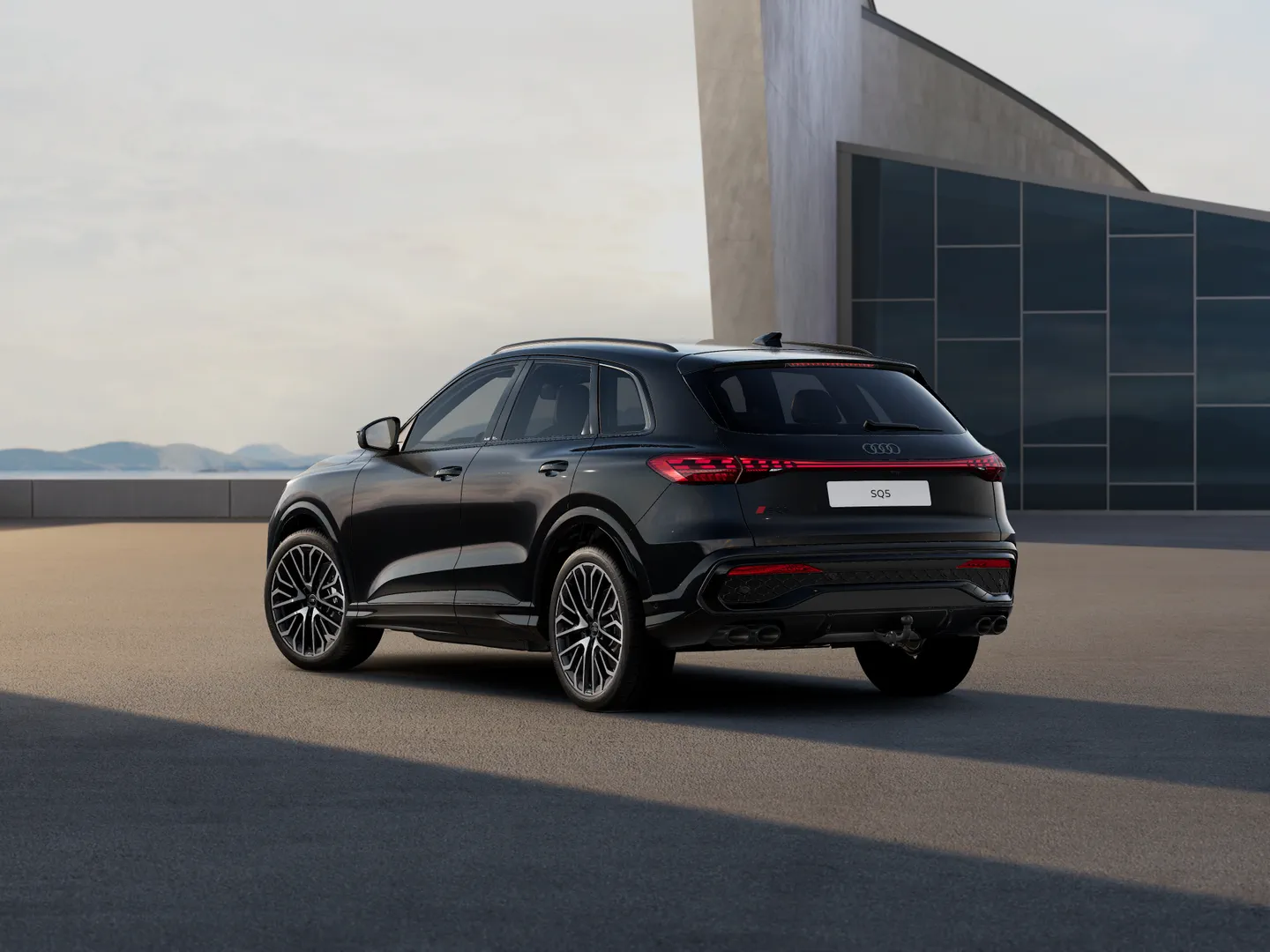 Zdjęcie Audi SQ5 SUV SQ5 SUV TFSI 270 kW S tronic – Ujęcie: tył 3/4