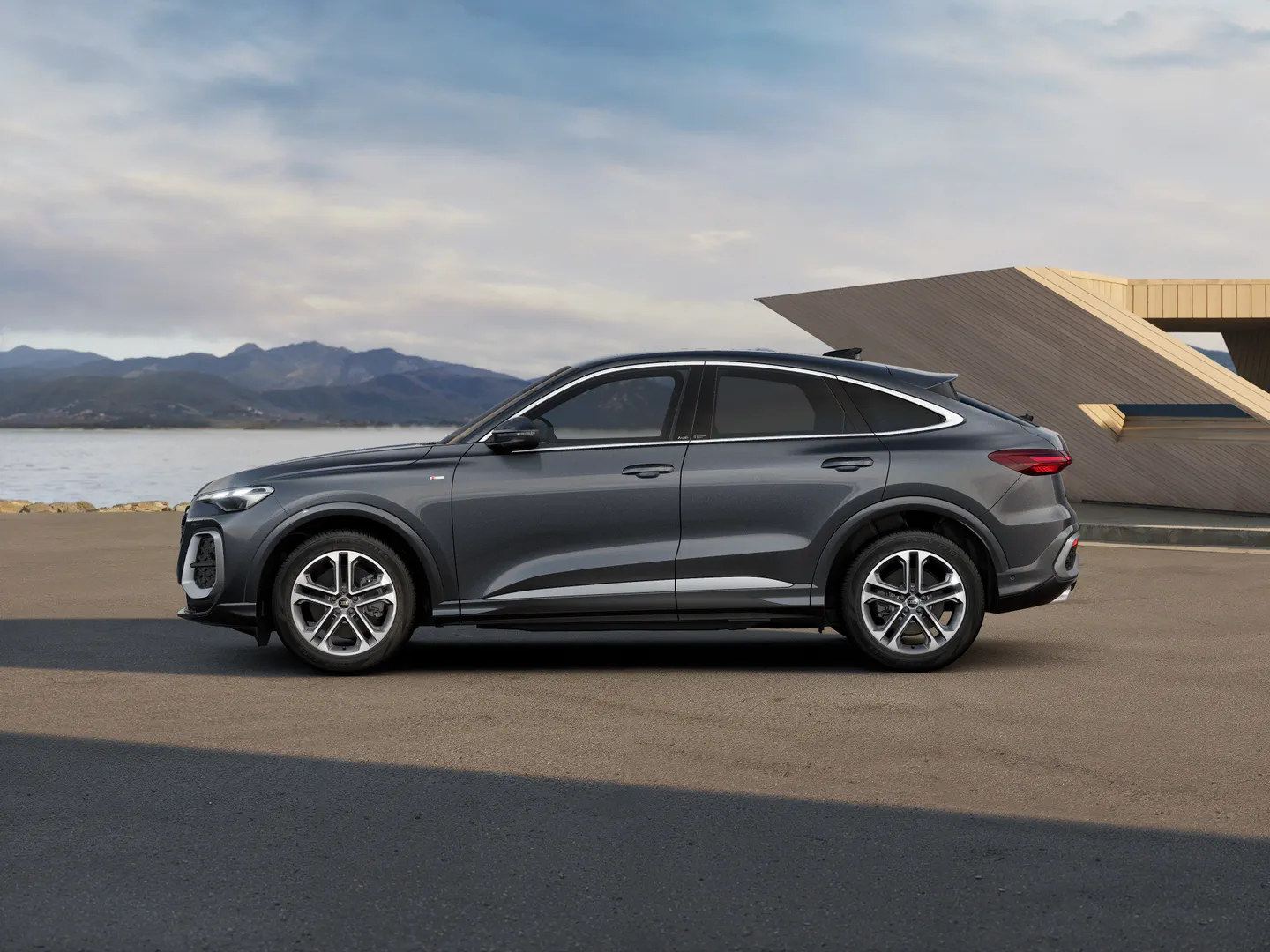 Zdjęcie&nbsp;Audi Q5 Sportback&nbsp;TDI quattro 150 kW S tronic&nbsp;– Ujęcie: bok