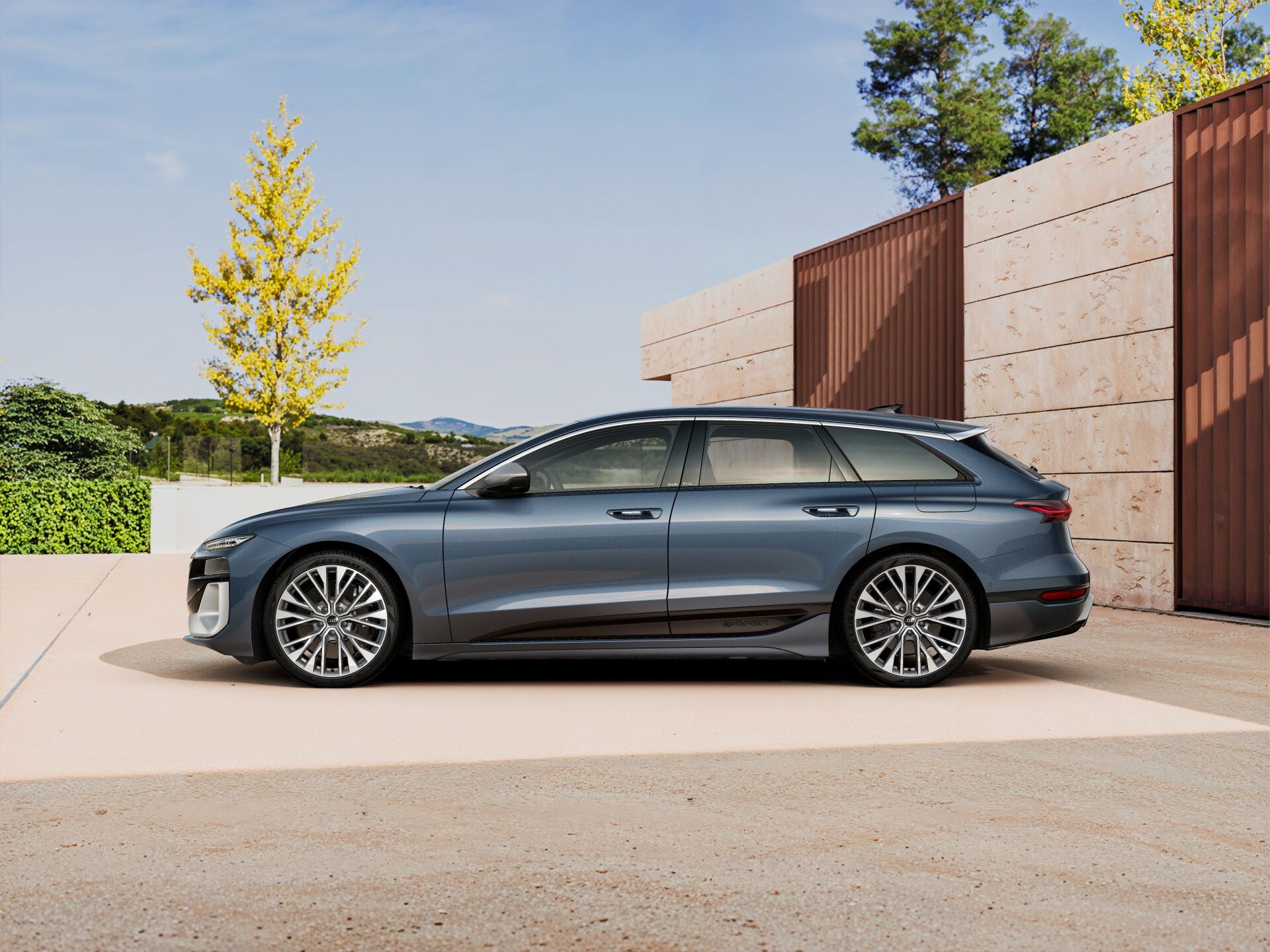 S6 Avant e-tron EXTERIOR-PARALLEL-SIDE