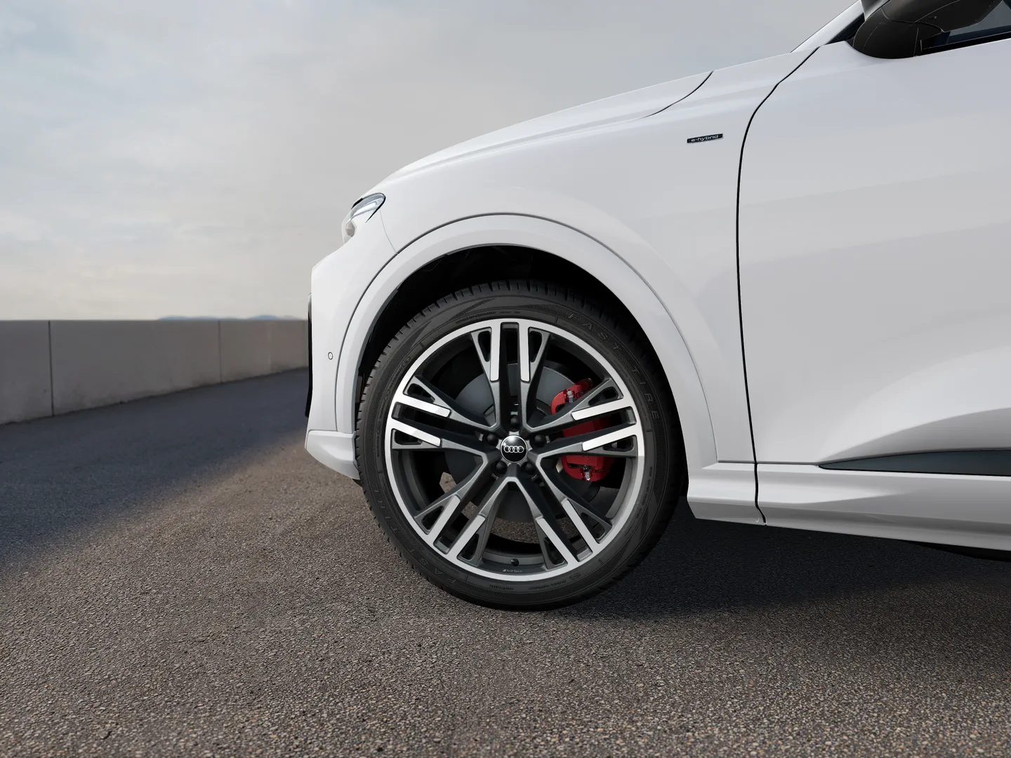 Image about Audi Q5 SUV e-hybrid quattro S tronic