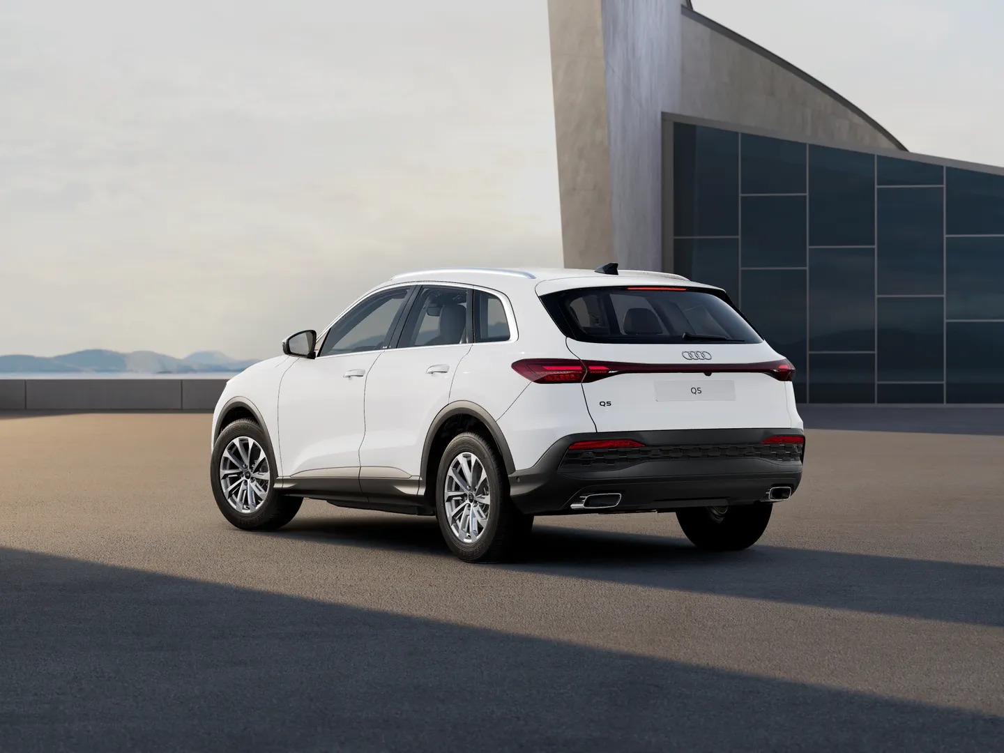 Zdjęcie Audi Q5 SUV TFSI 150 kW S tronic – Ujęcie: tył 3/4