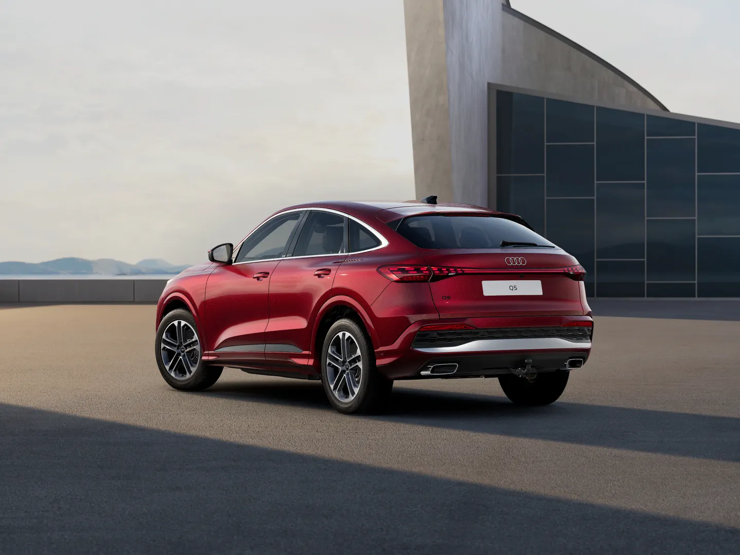 Zdjęcie&nbsp;Audi Q5 Sportback&nbsp;TFSI 150 kW S tronic&nbsp;– Ujęcie: tył 3/4