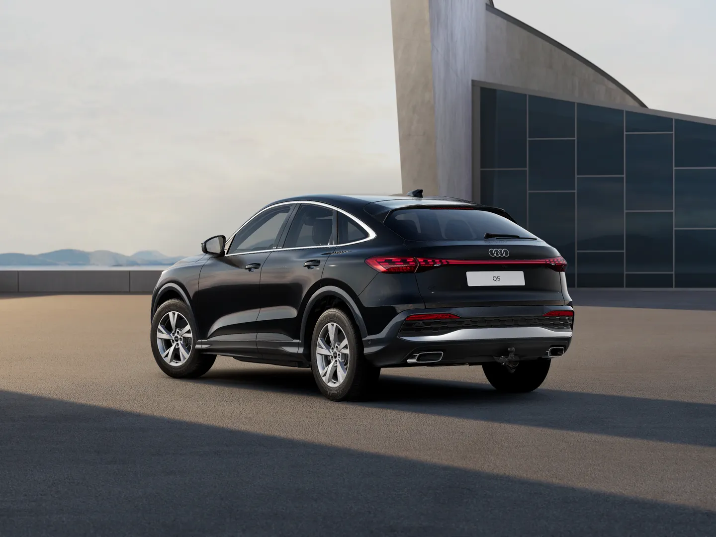 Zdjęcie&nbsp;Audi Q5 Sportback&nbsp;TFSI 150 kW S tronic&nbsp;– Ujęcie: tył 3/4