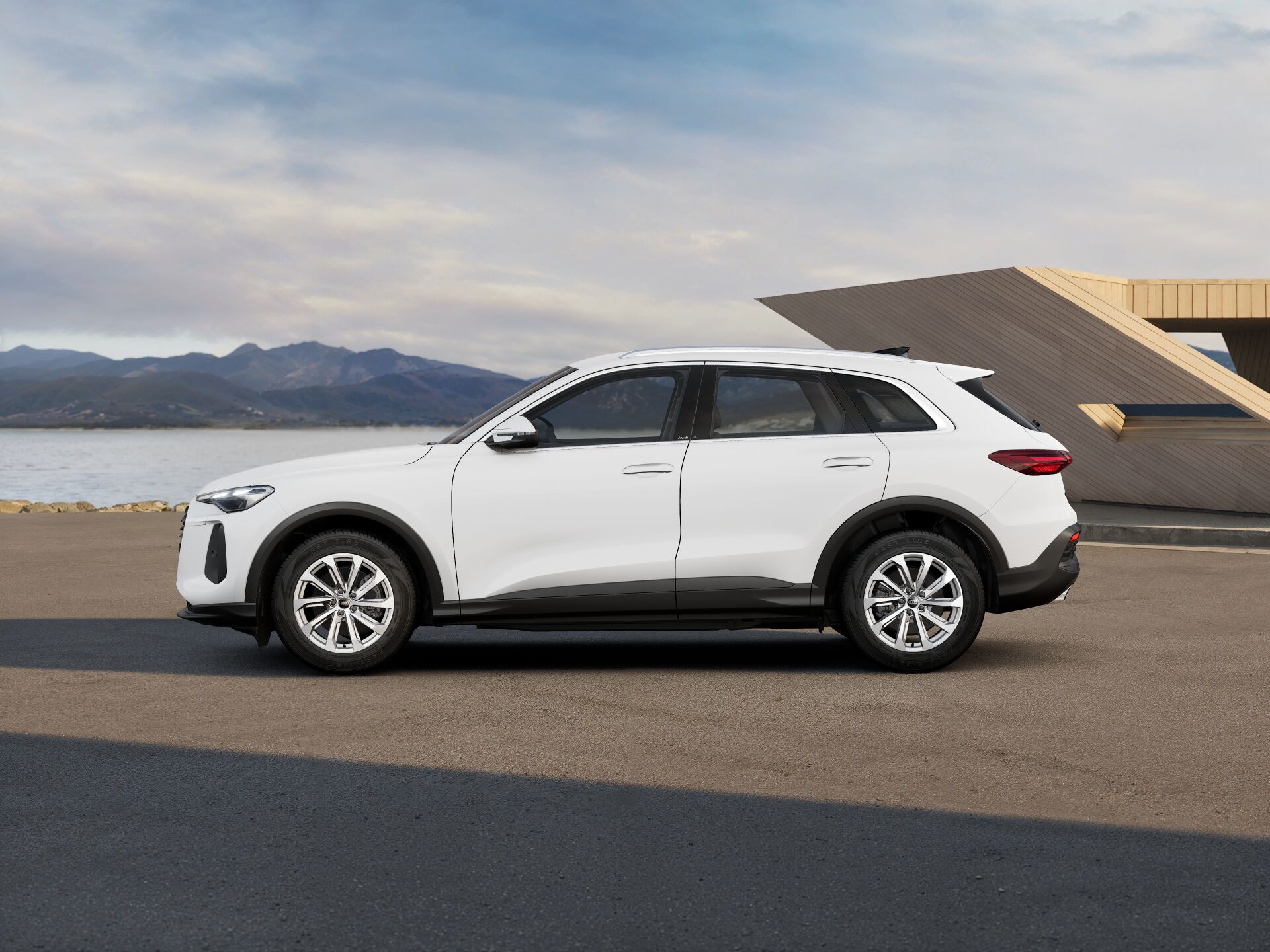 Nowe Q5 EXTERIOR-PARALLEL-SIDE