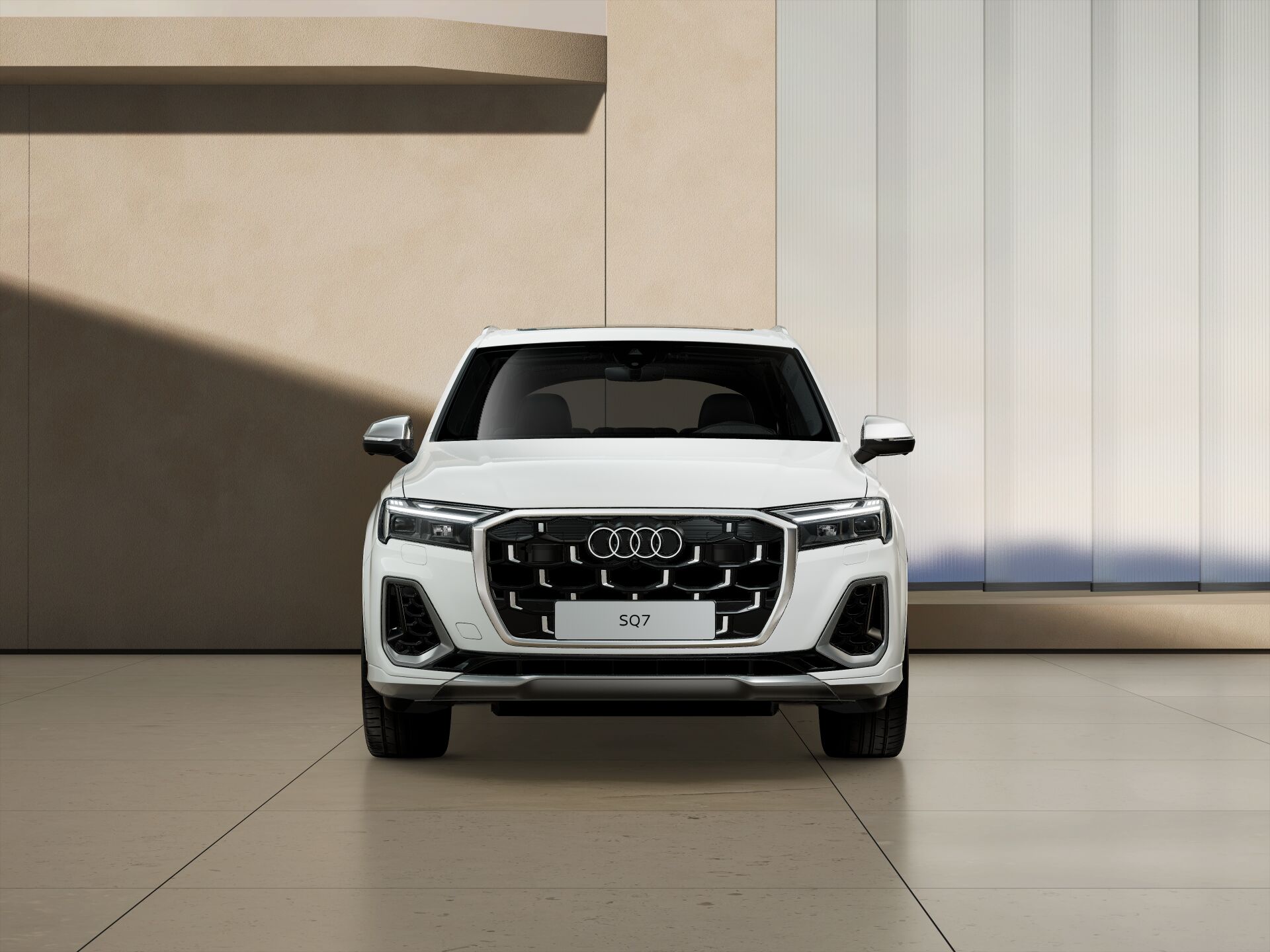 SQ7 EXTERIOR-FRONT-FRONT