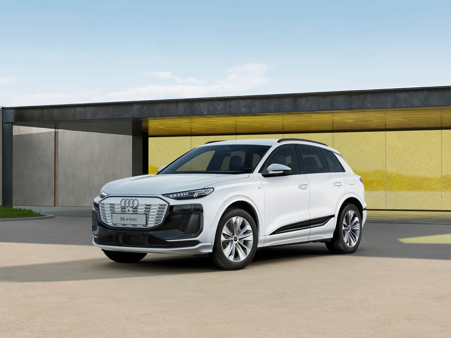 Zdjęcie Audi Q6 SUV e-tron e-tron 185,00 kW – Ujęcie: przód 3/4