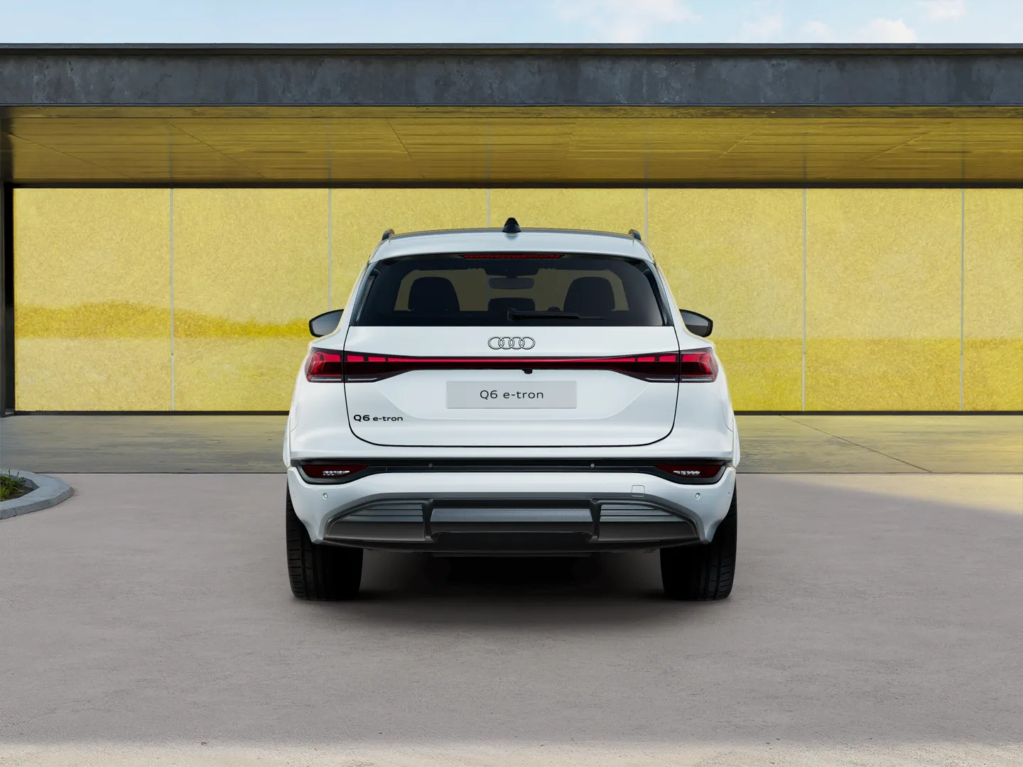 Zdjęcie Audi Q6 SUV e-tron e-tron 185,00 kW – Ujęcie: tył