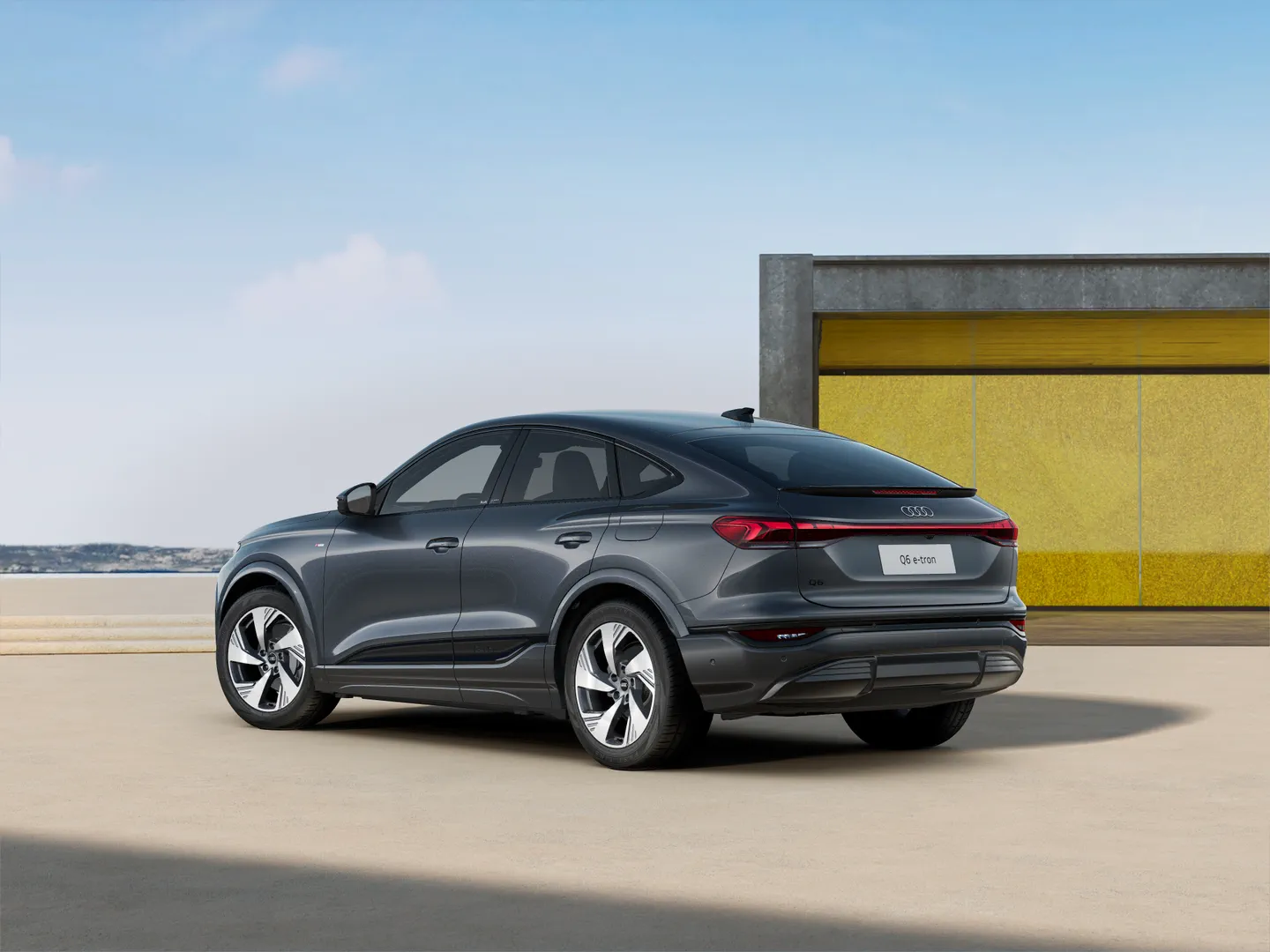 Zdjęcie Audi Q6 Sportback e-tron e-tron 185,00 kW – Ujęcie: tył 3/4