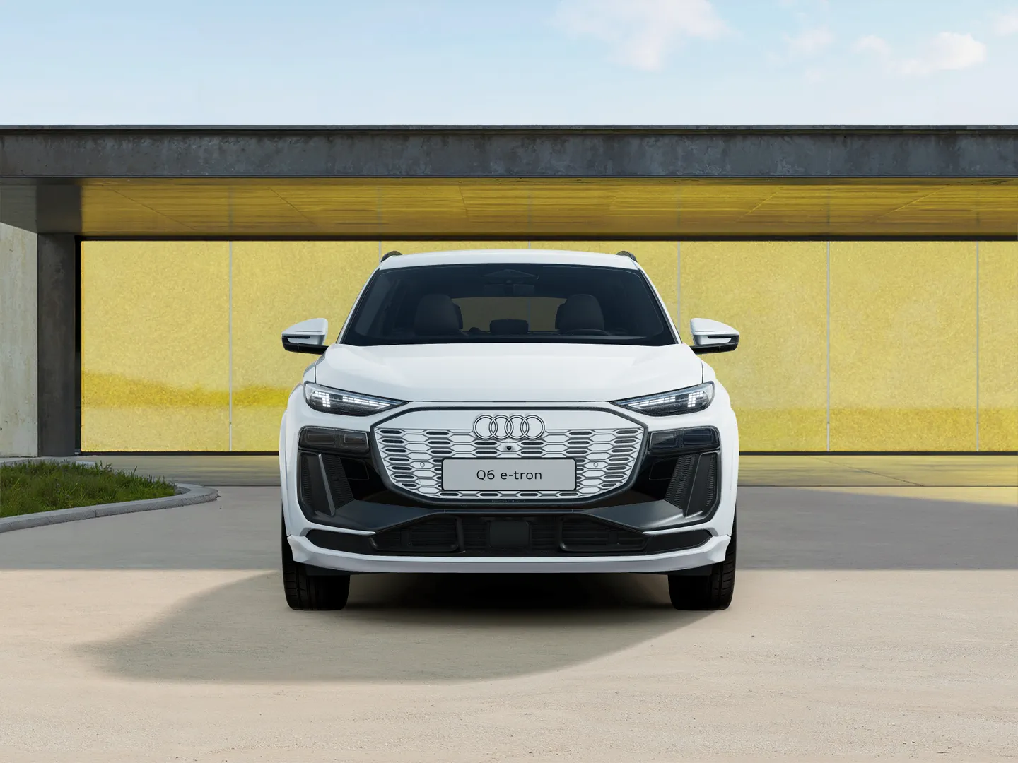 Zdjęcie Audi Q6 SUV e-tron e-tron 185,00 kW – Ujęcie: przód