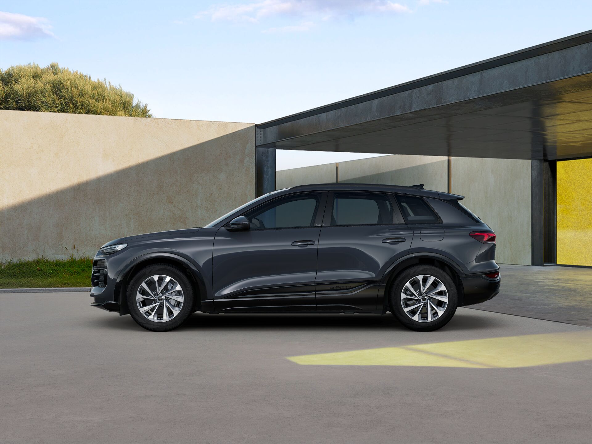 Q6 e-tron EXTERIOR-PARALLEL-SIDE