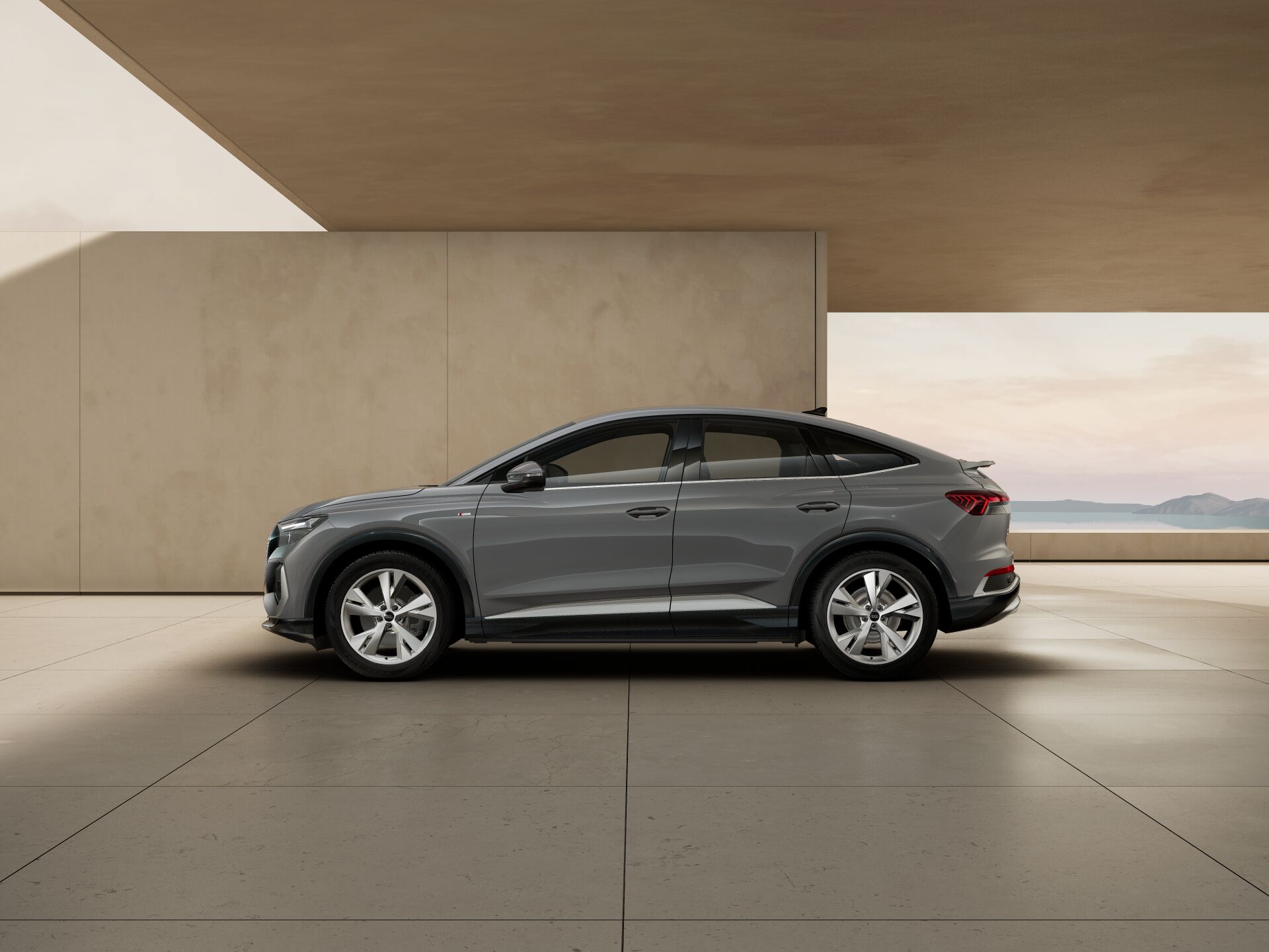 Q4 Sportback e-tron EXTERIOR-PARALLEL-SIDE