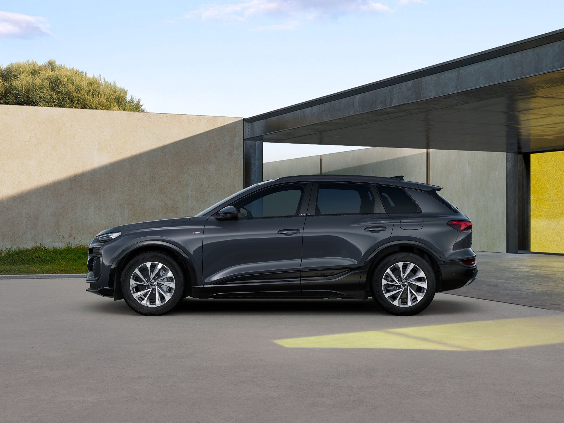 Q6 e-tron EXTERIOR-PARALLEL-SIDE